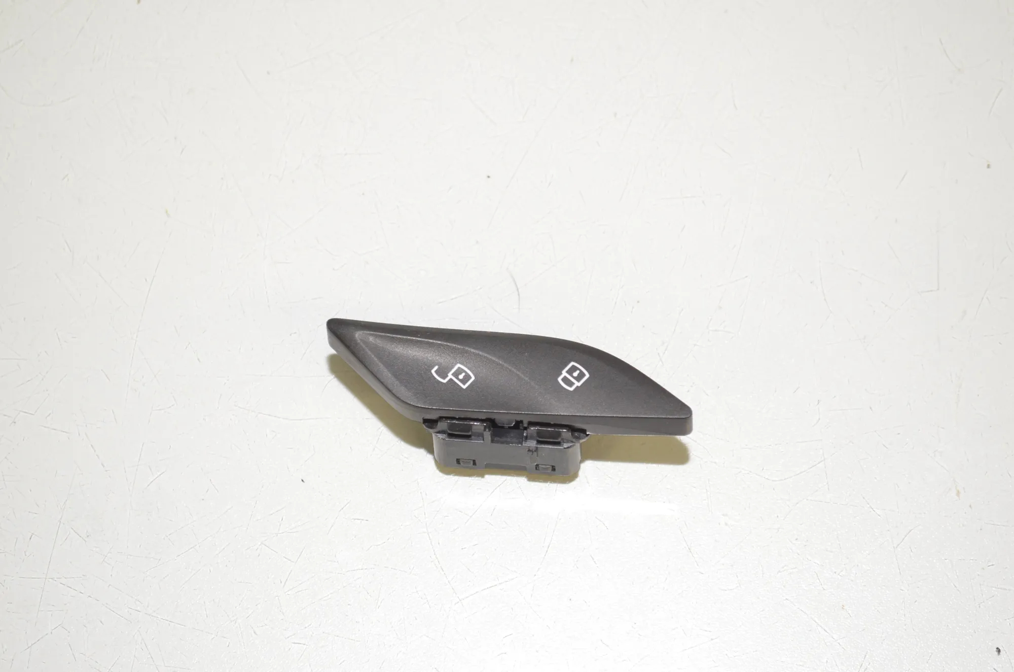 Central Locking Switch – OEM 9860545 · BMW 5 Touring (G31) (2017 - -) 520 d 2019 – 2