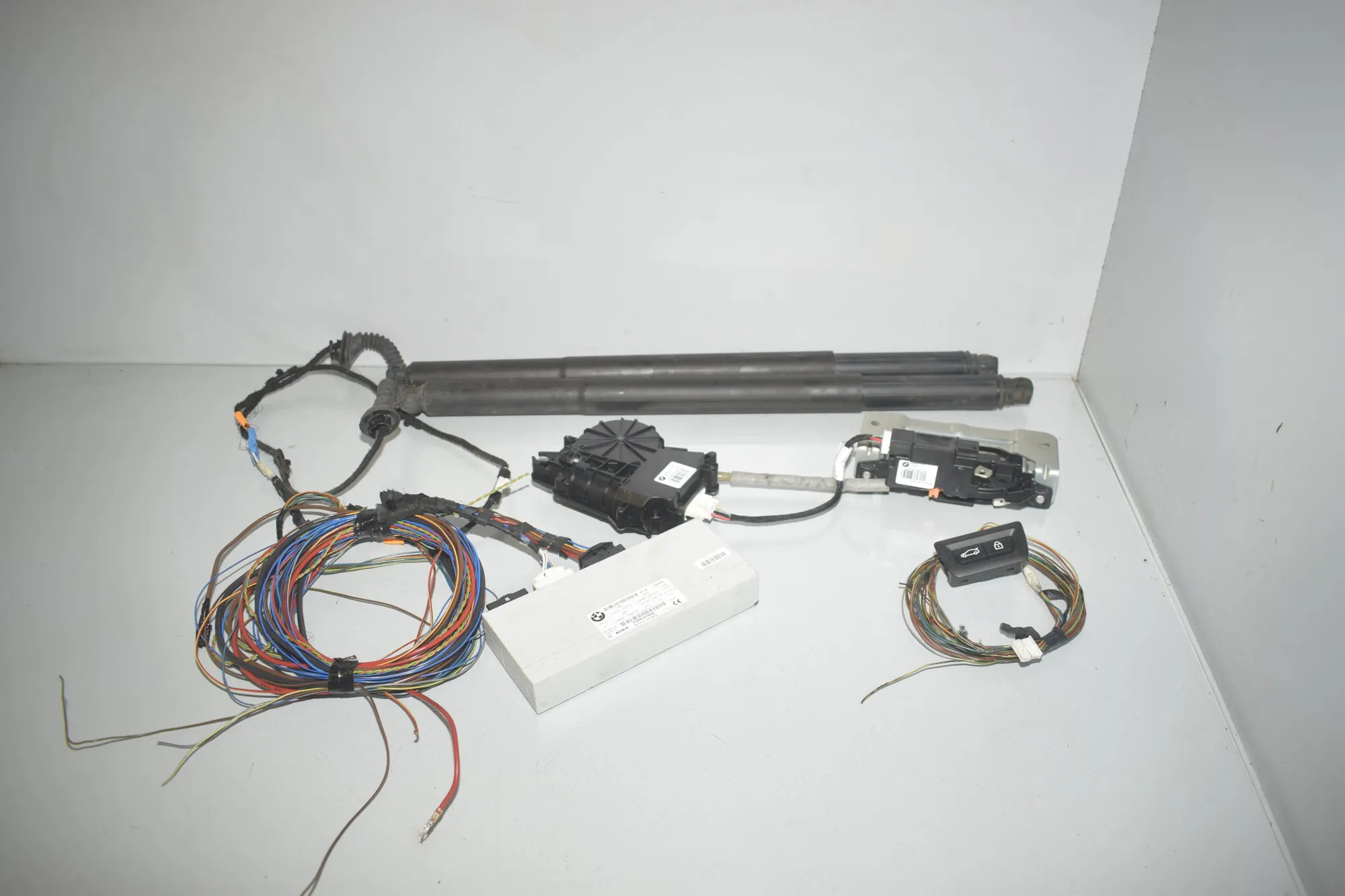 Electric Tailgate Opening Kit – OEM 9275121 · BMW X4 (F26) xDrive 30 d 2017 – 2