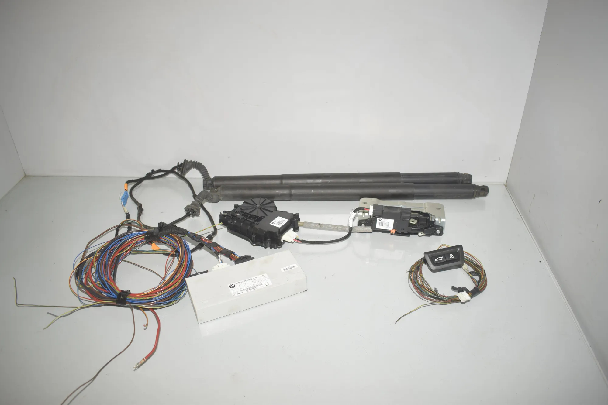 Electric Tailgate Opening Kit – OEM 9275121 · BMW X4 (F26) xDrive 30 d 2017