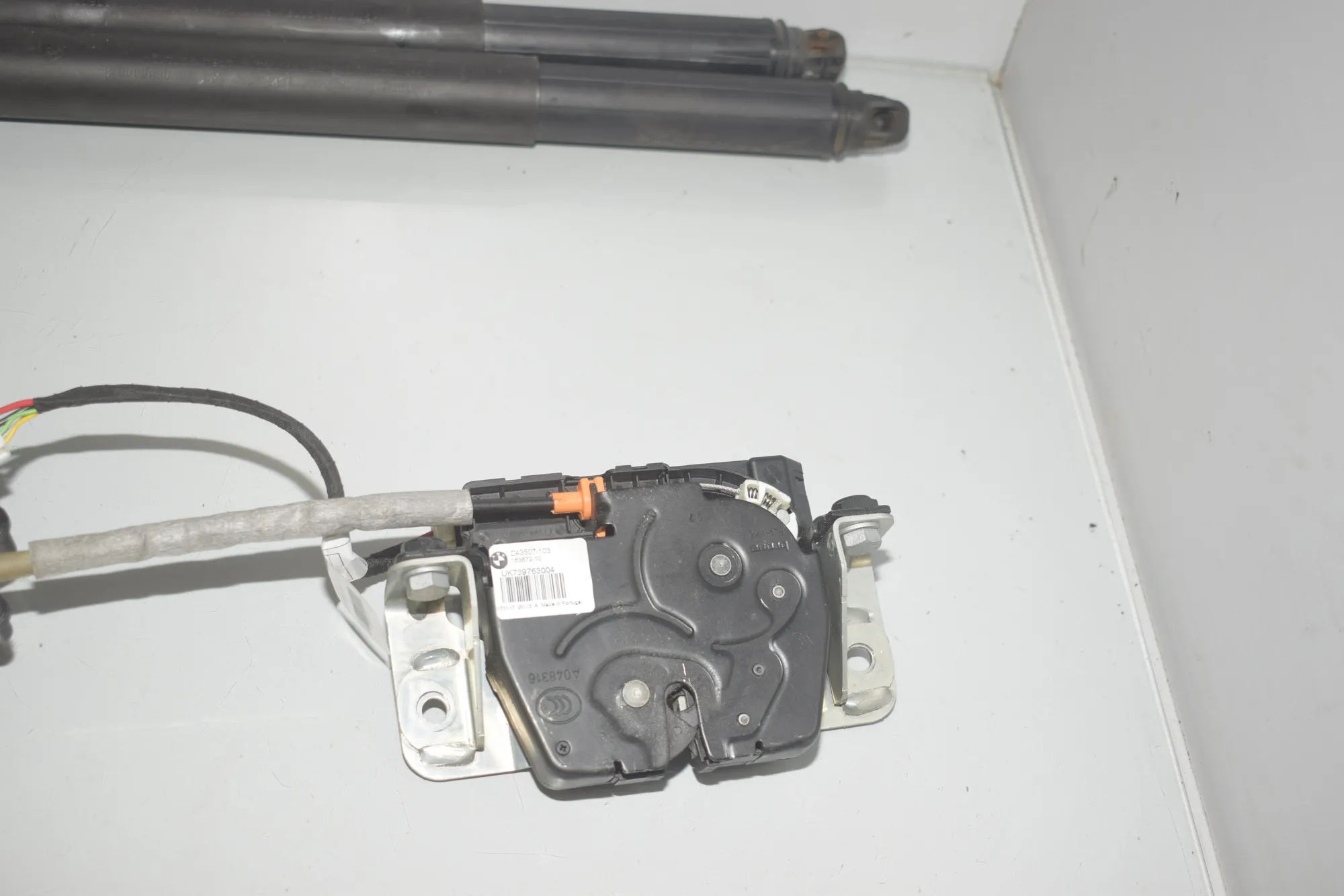 Electric Tailgate Opening Kit – OEM 9275121 · BMW X4 (F26) xDrive 30 d 2017 – 11