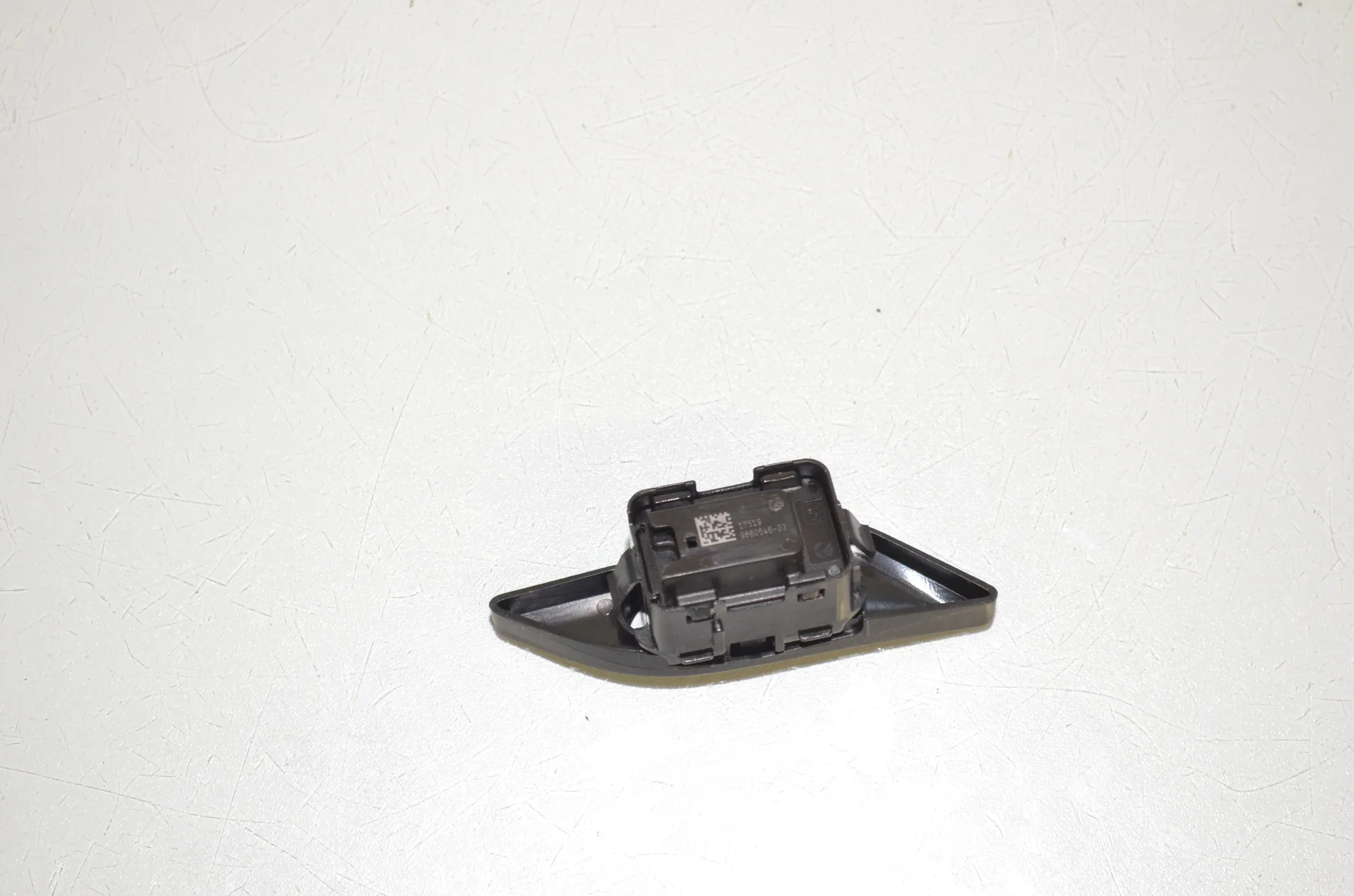 Central Locking Switch – OEM 9860546 · BMW 5 Touring (G31) (2017 - -) 520 d 2019 – 3