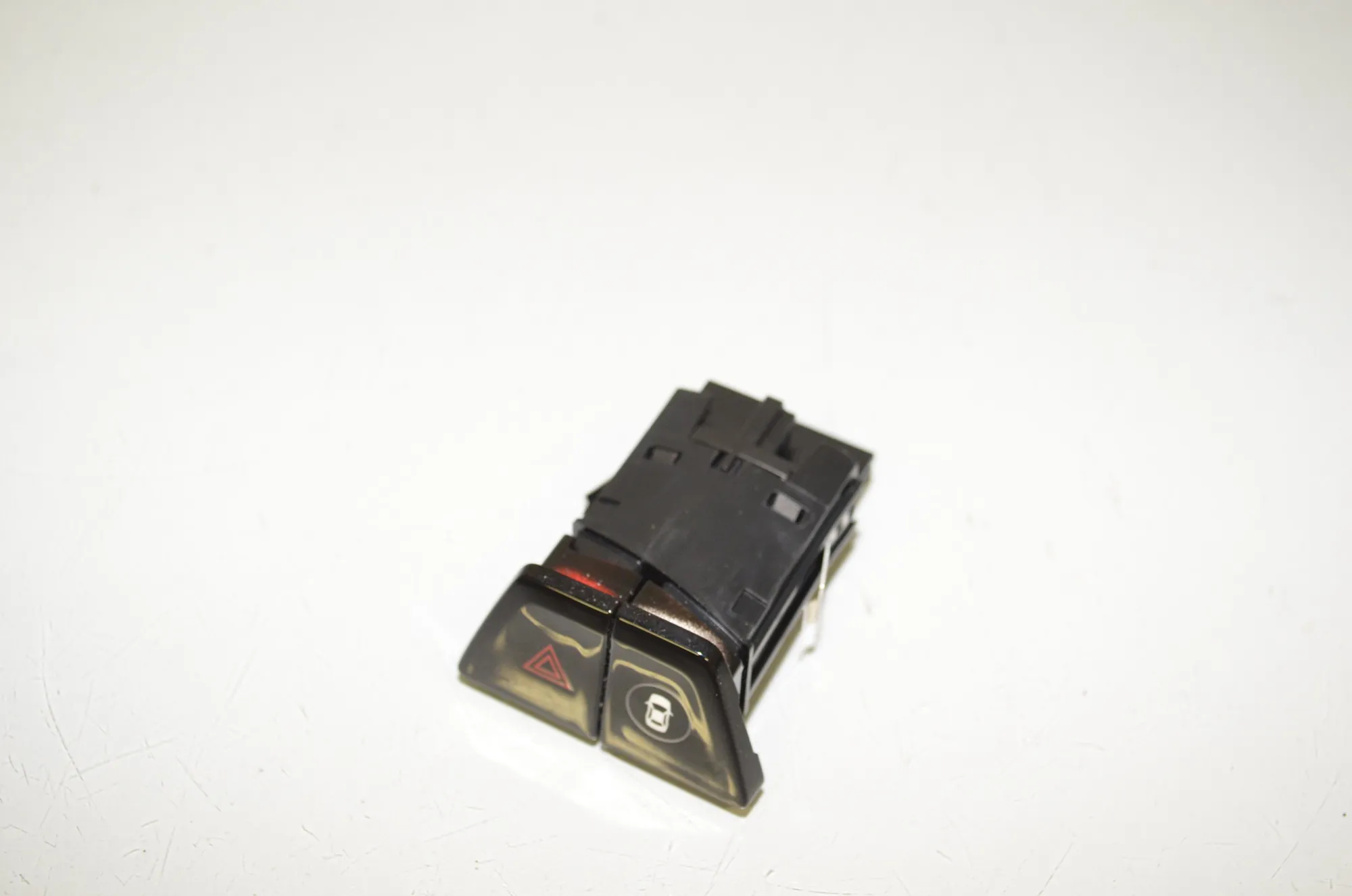 Hazard Button – OEM 6993047 · BMW 5 Touring (G31) (2017 - -) 520 d 2019 – 4