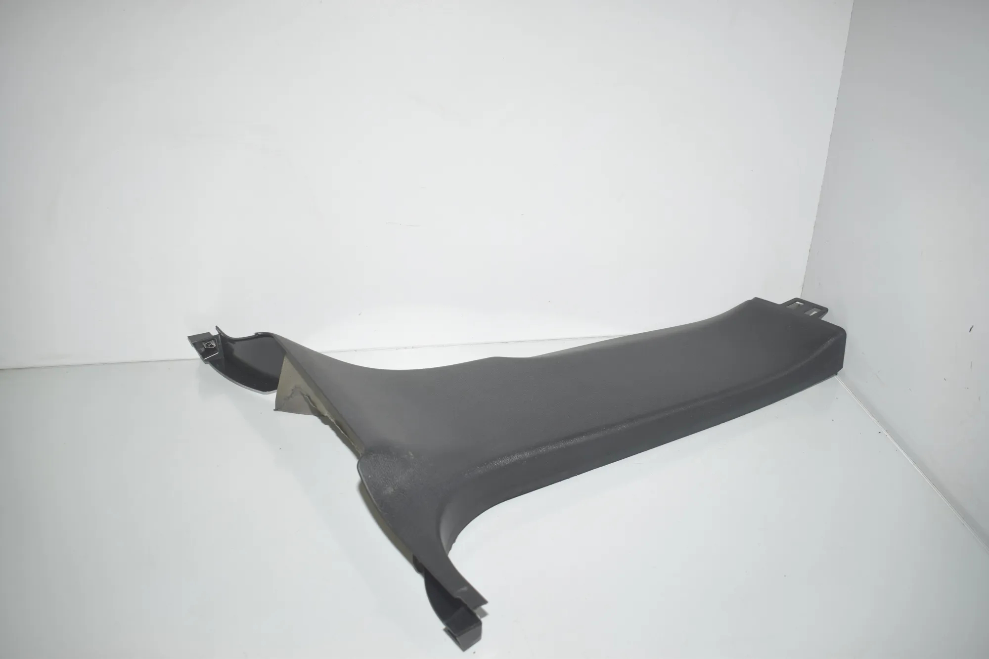 Right Side B Pillar Trim – OEM 7337608 · BMW X4 (F26) xDrive 30 d 2017 – 2