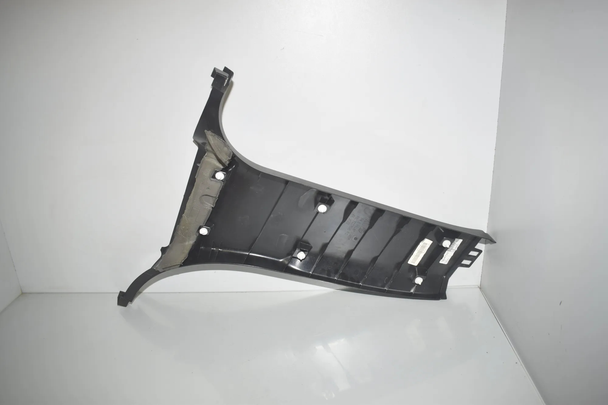 Right Side B Pillar Trim – OEM 7337608 · BMW X4 (F26) xDrive 30 d 2017 – 3