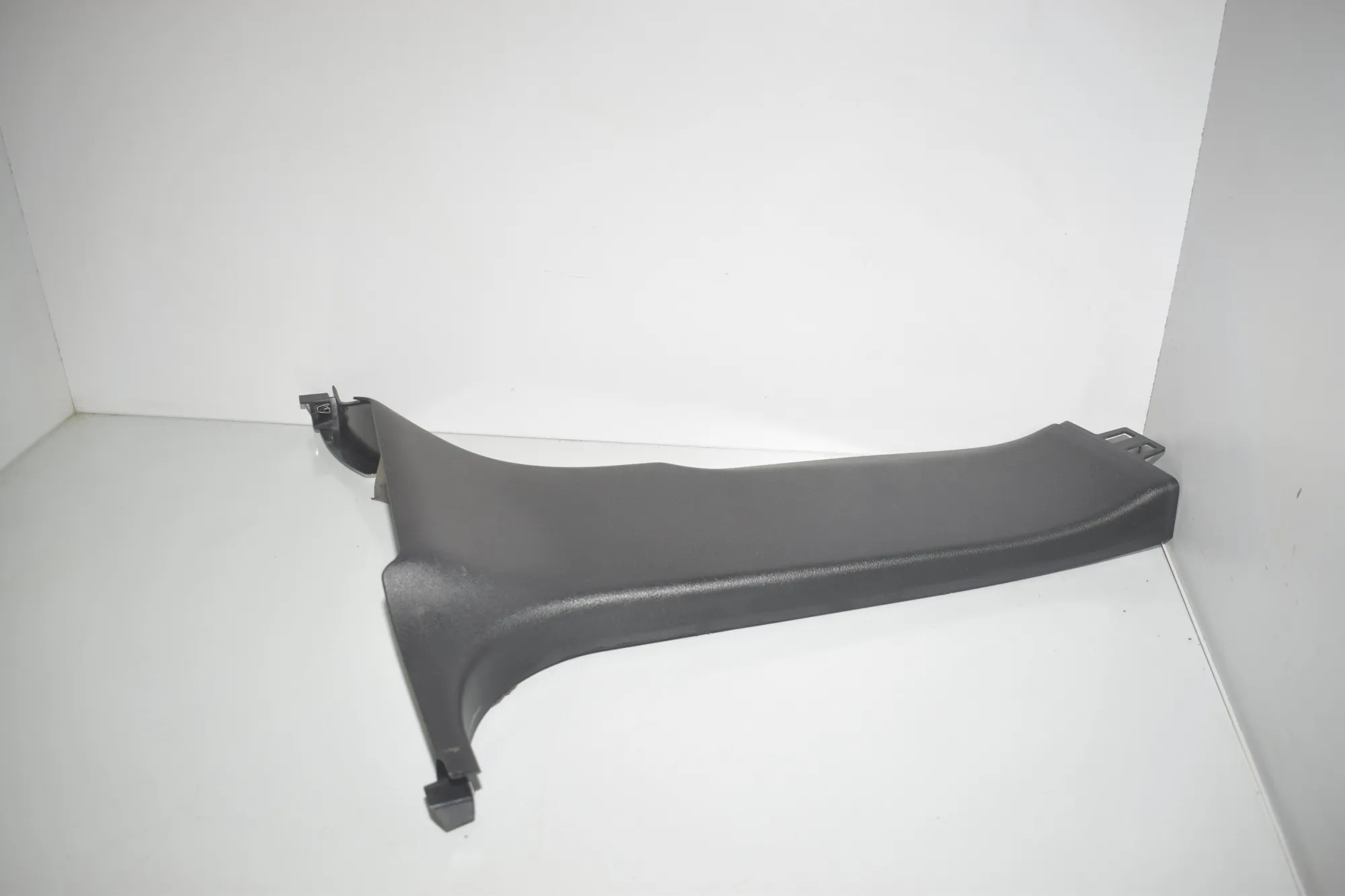 Right Side B Pillar Trim – OEM 7337608 · BMW X4 (F26) xDrive 30 d 2017