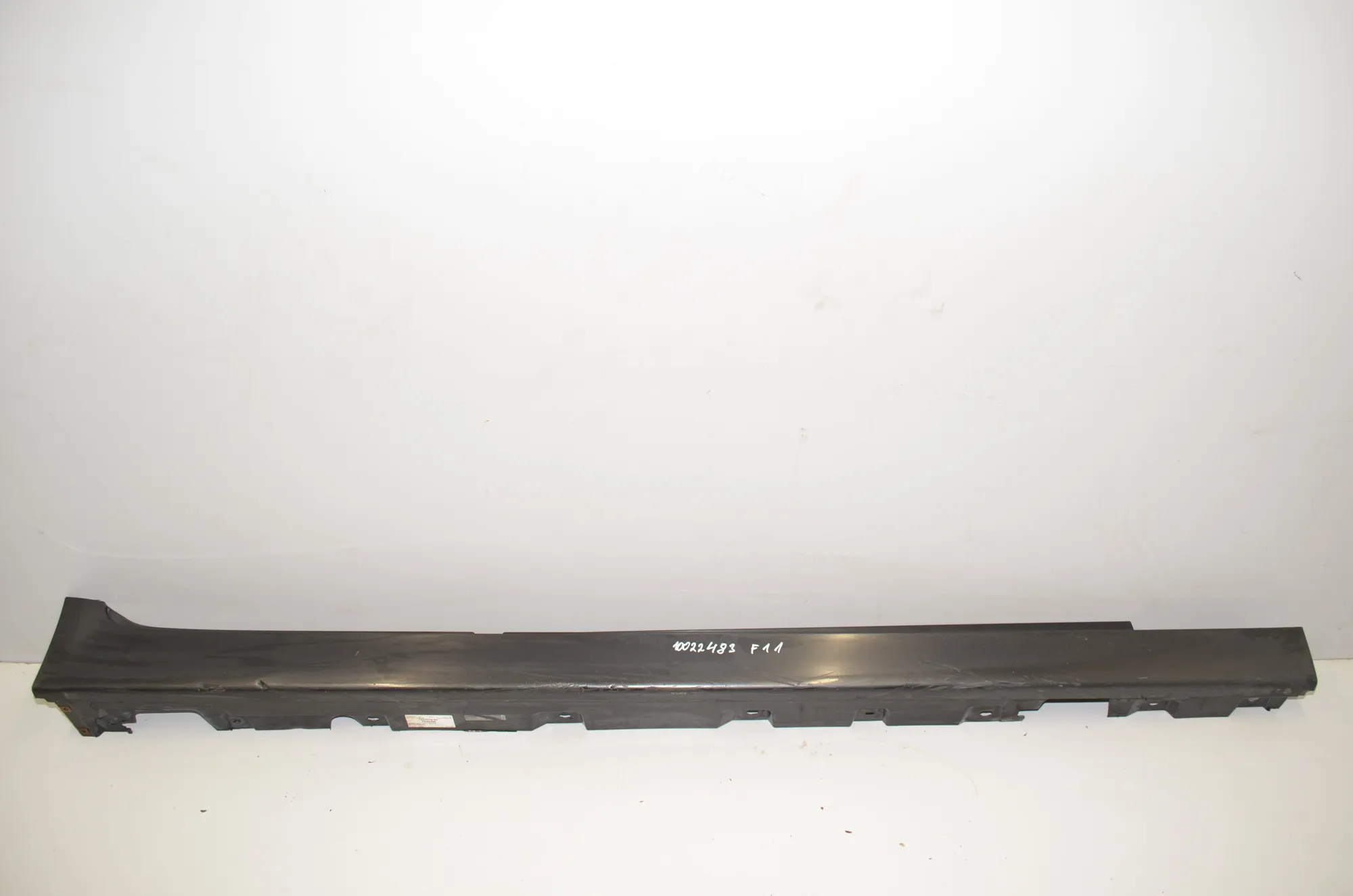 Right Side Plastic Sideskirt Cover – OEM 7184774 · BMW 5 Touring (F11) 525 d 2010