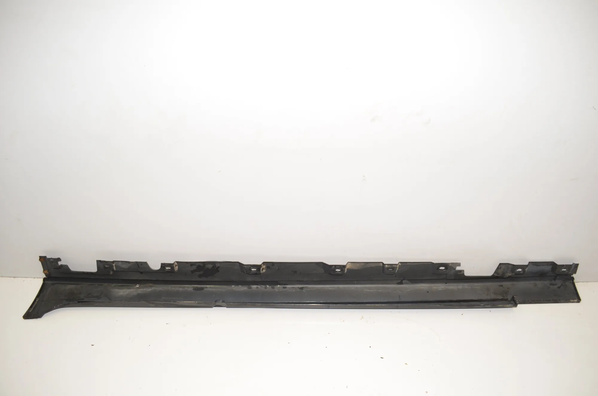 Right Side Plastic Sideskirt Cover – OEM 7184774 · BMW 5 Touring (F11) 525 d 2010 – 3
