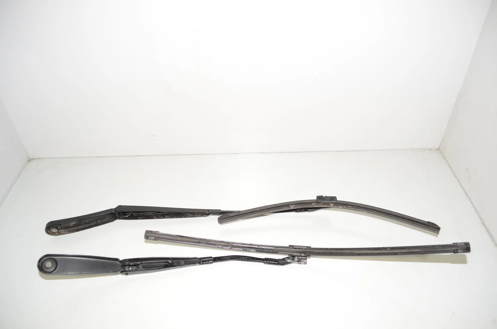 Front Wiper Arms – OEM 7213271 · BMW X4 (F26) xDrive 30 d 2017 – 3