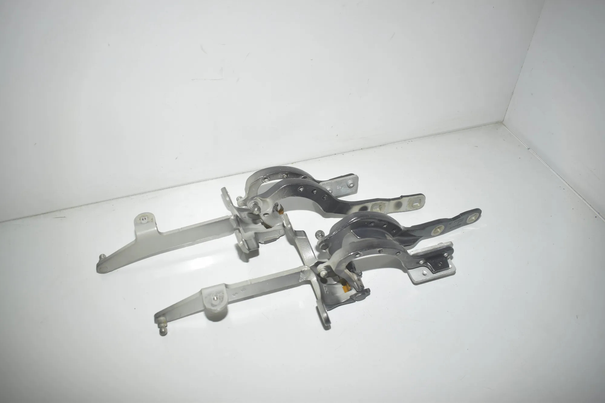 Left Side Bootlid Hinge – OEM 7206640 · BMW 5 Touring (F11) 525 d 2010 – 2