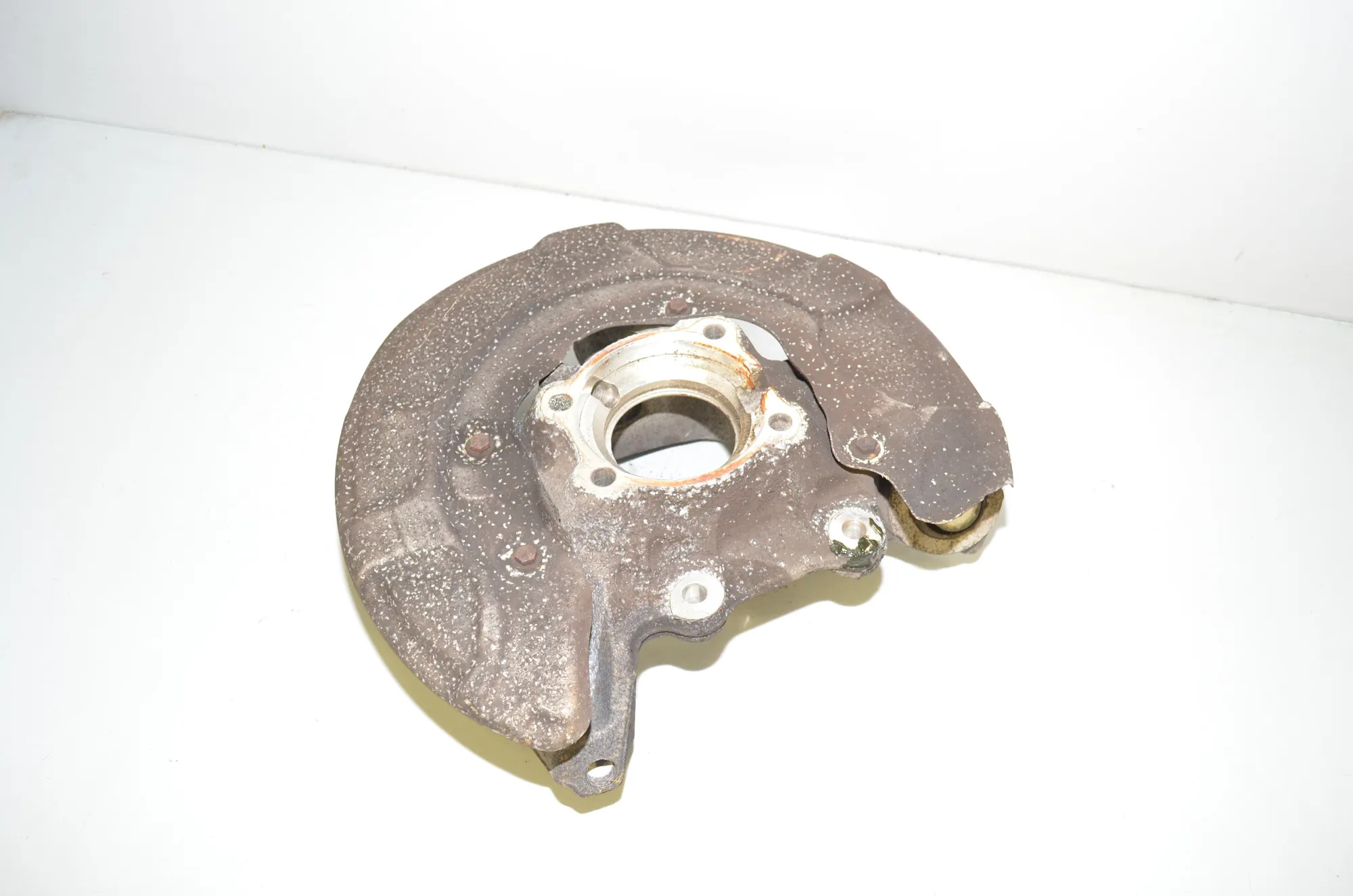Rear Left Wheel Hub Spindle – OEM 6861137 · BMW 5 Touring (G31) (2017 - -) 520 d 2019 – 2