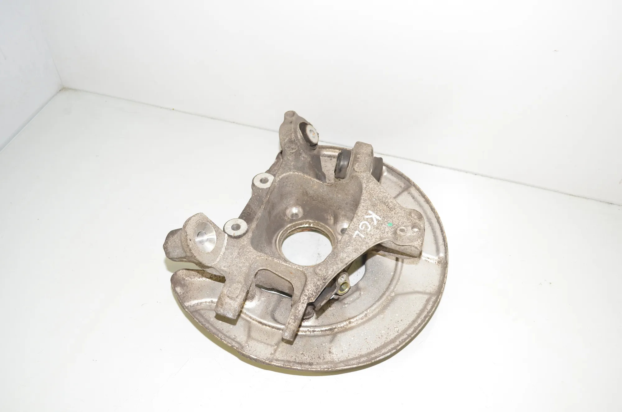 Rear Left Wheel Hub Spindle – OEM 6861137 · BMW 5 Touring (G31) (2017 - -) 520 d 2019 – 4
