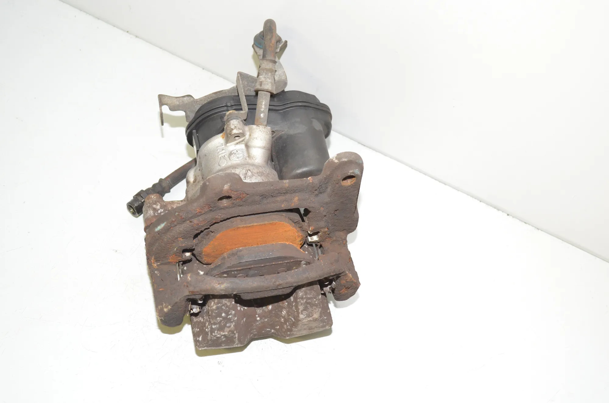 Rear Left Brake Caliper – OEM 6870575 · BMW 5 Touring (G31) (2017 - -) 520 d 2019 – 3