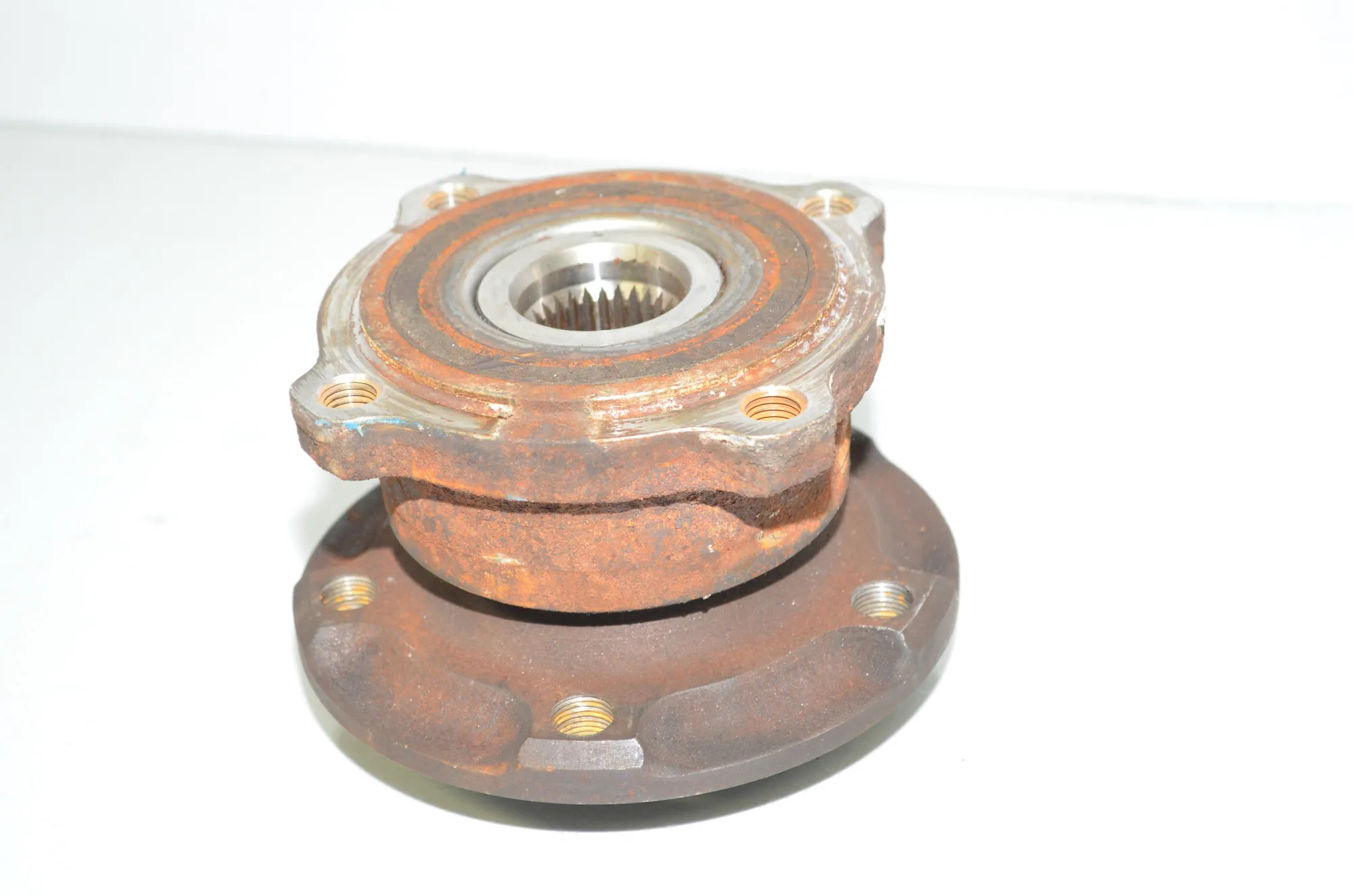 Rear Left Wheel Bearing – OEM 6867811 · BMW X6 (F16, F86) M 50 d 2016 – 4