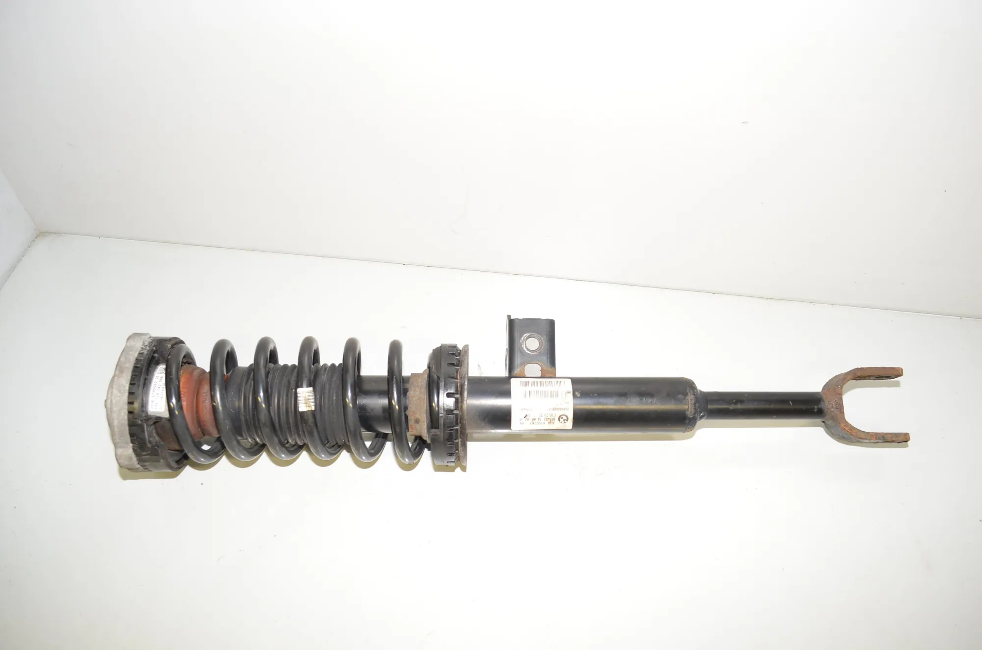 Front Left Shock Absorber – OEM 6797767 · BMW 5 Touring (F11) 525 d 2011