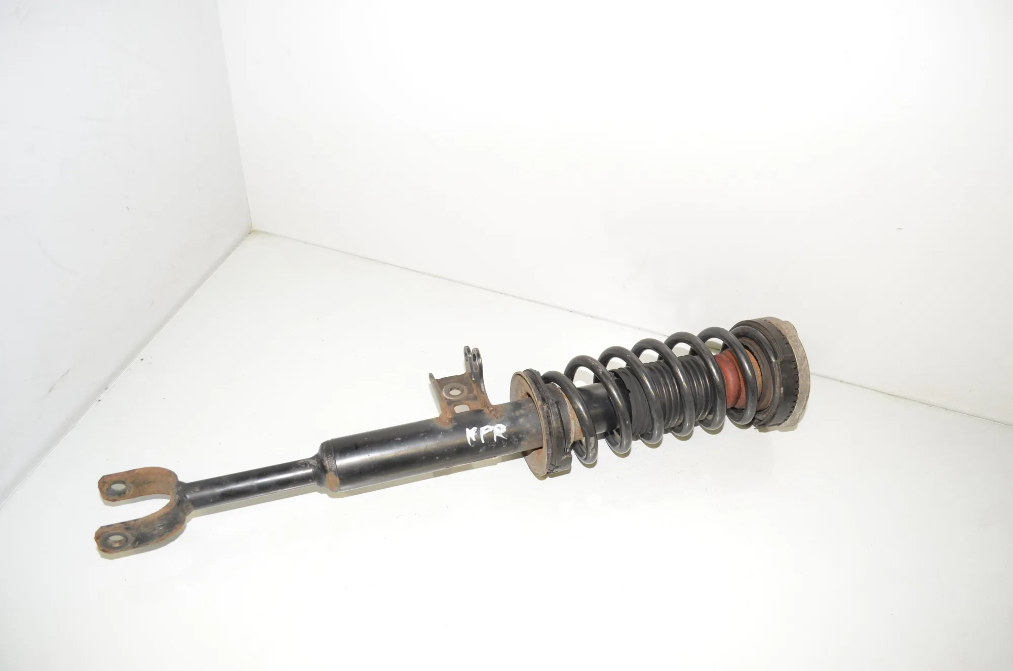 Front Left Shock Absorber – OEM 6797767 · BMW 5 Touring (F11) 525 d 2011 – 4