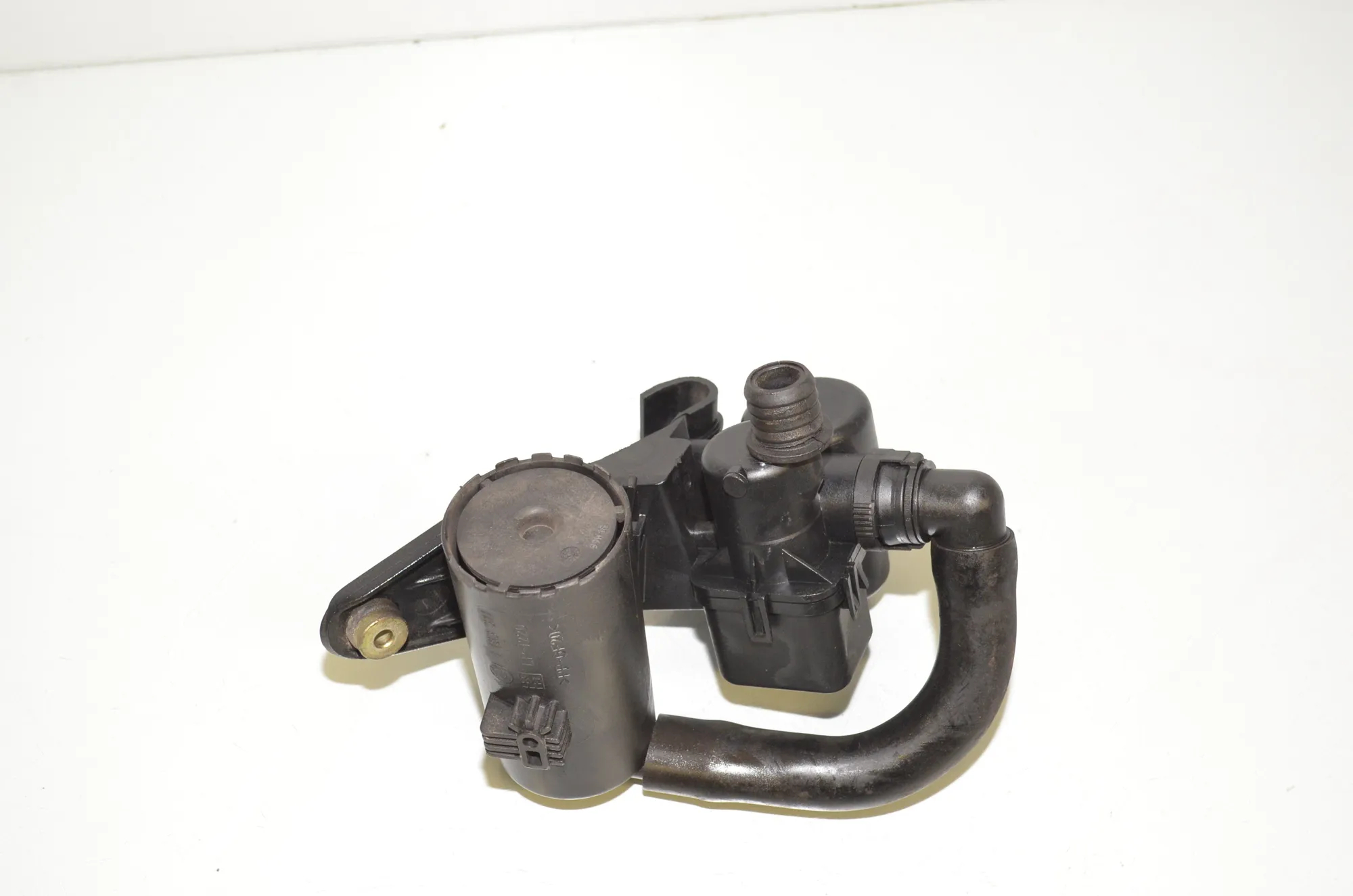 Fuel Vapor Filter (EVAP) – OEM 1183311 · BMW 5 (E39) BMW 5 (E39) 528 i 1998
