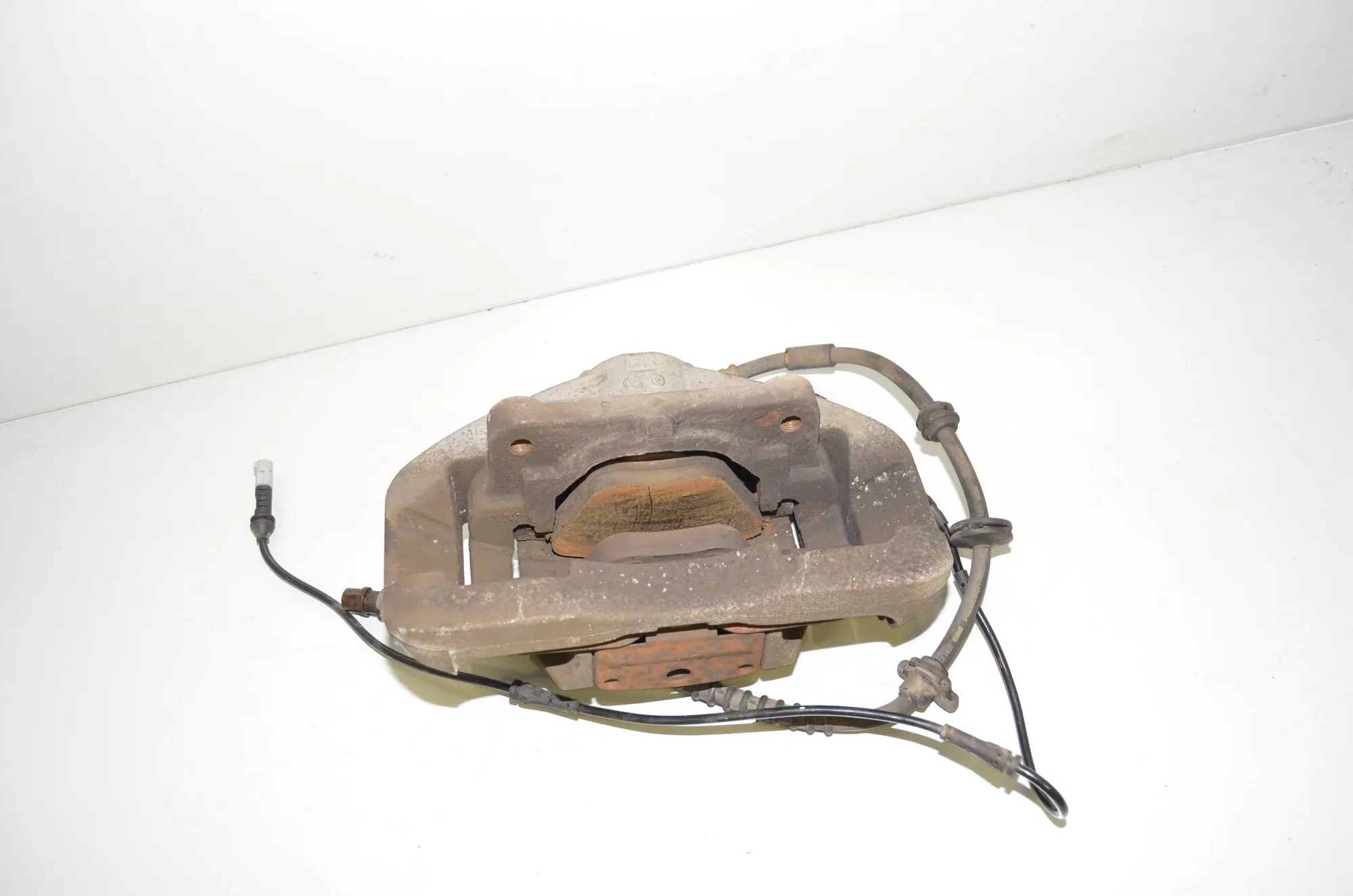 Front Left Brake Caliper – OEM 6792689 · BMW 5 Touring (F11) 525 d 2010 – 3