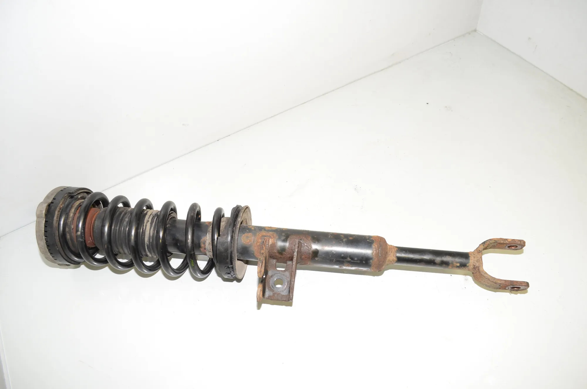 Front Left Shock Absorber – OEM 6797767 · BMW 5 Touring (F11) 525 d 2010 – 4
