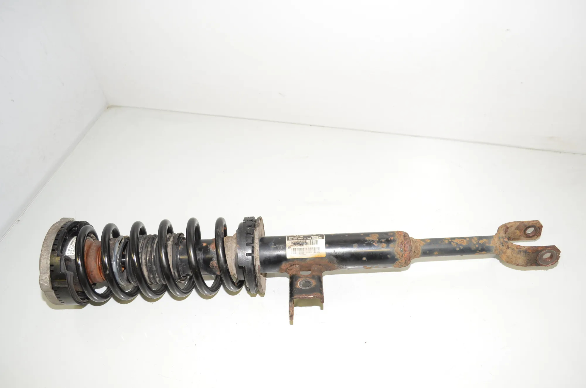 Front Right Shock Absorber – OEM 6797768 · BMW 5 Touring (F11) 525 d 2010 – 4
