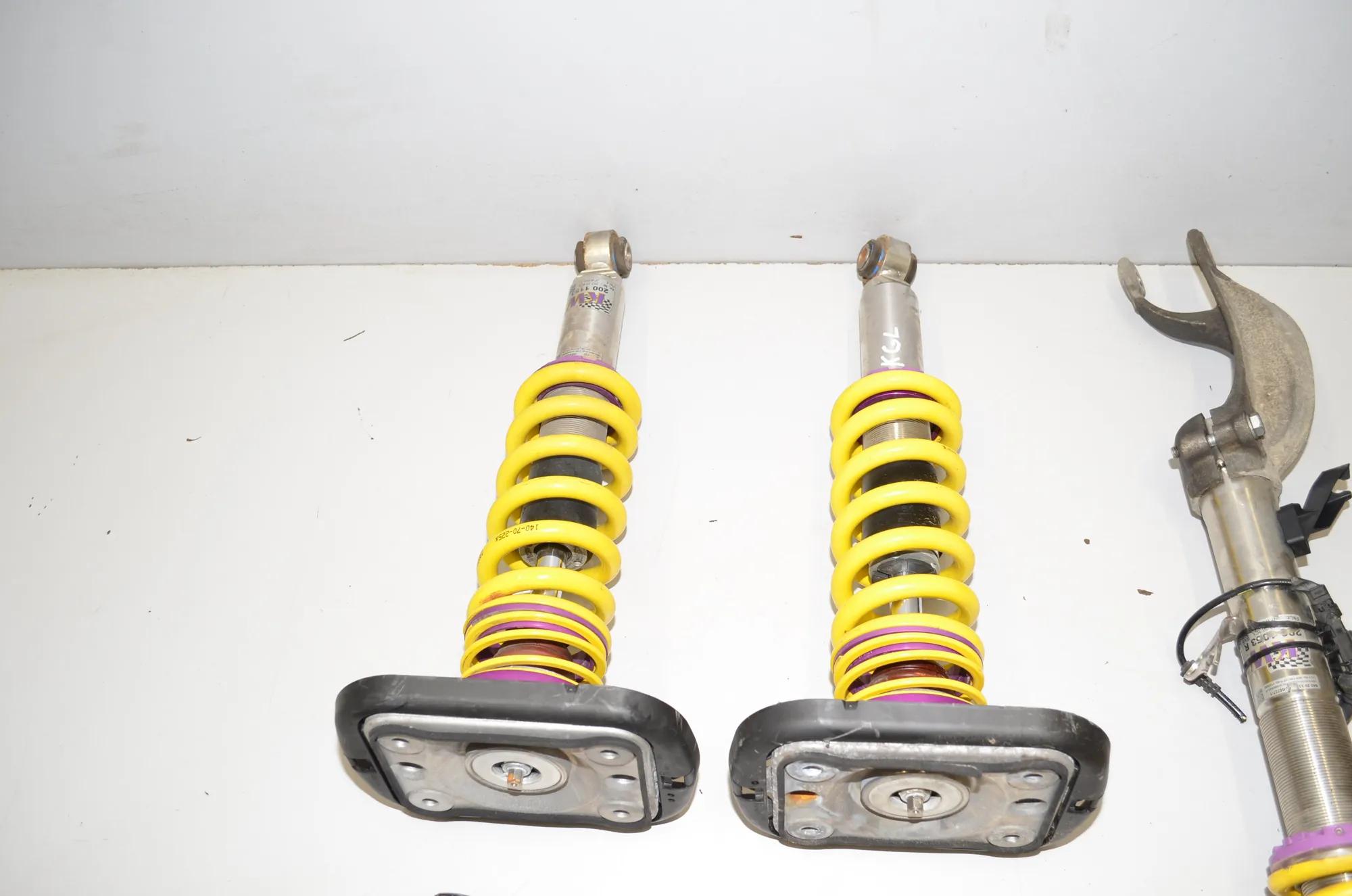 Shock Absorber Set – OEM 2001153 · BMW X5 (G05) (2018 - -) xDrive M 50 d 2019 – 4