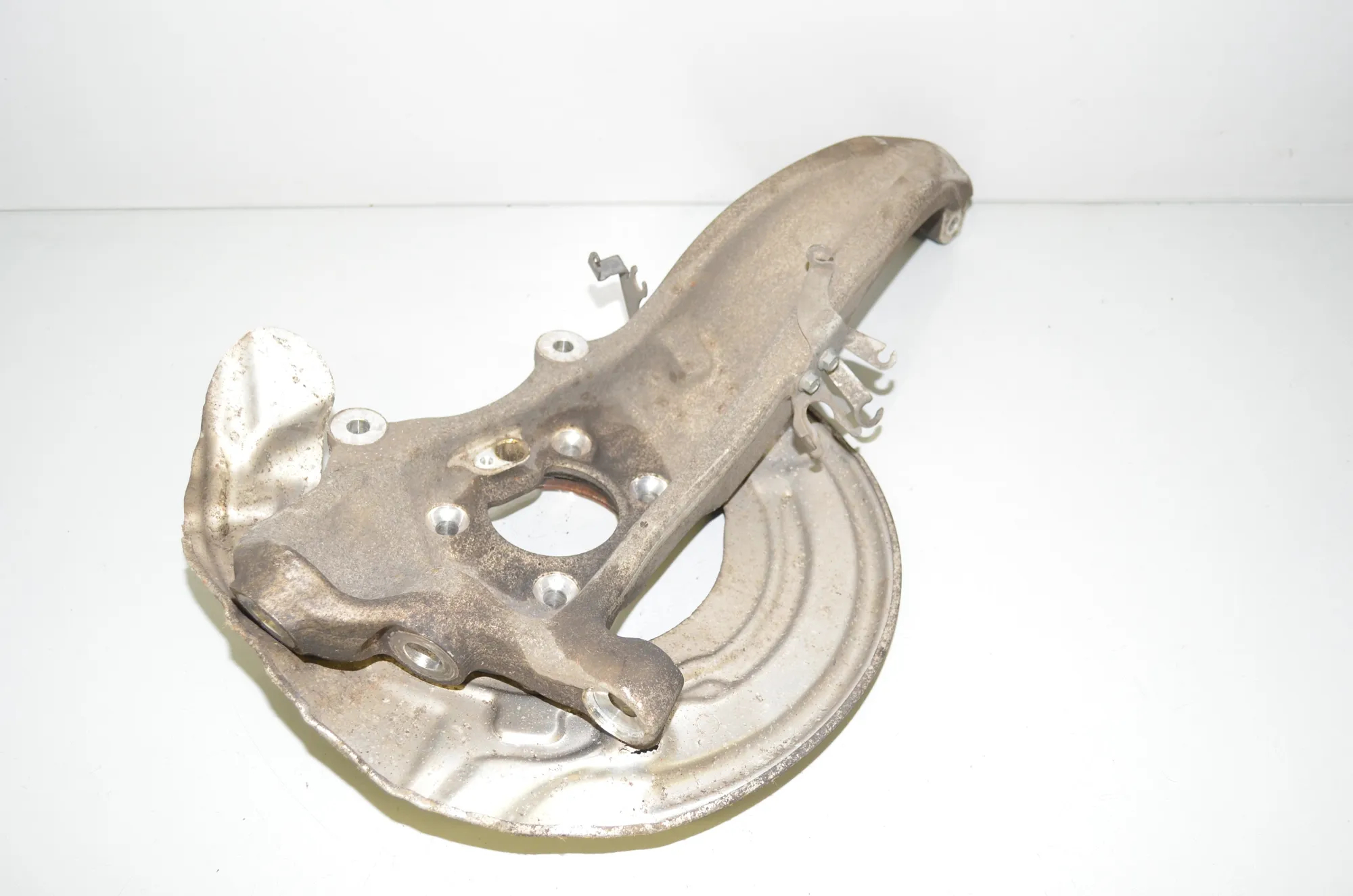 Front Left Wheel Hub – OEM 6884381 · BMW 5 Touring (G31) (2017 - -) 520 d 2019 – 3