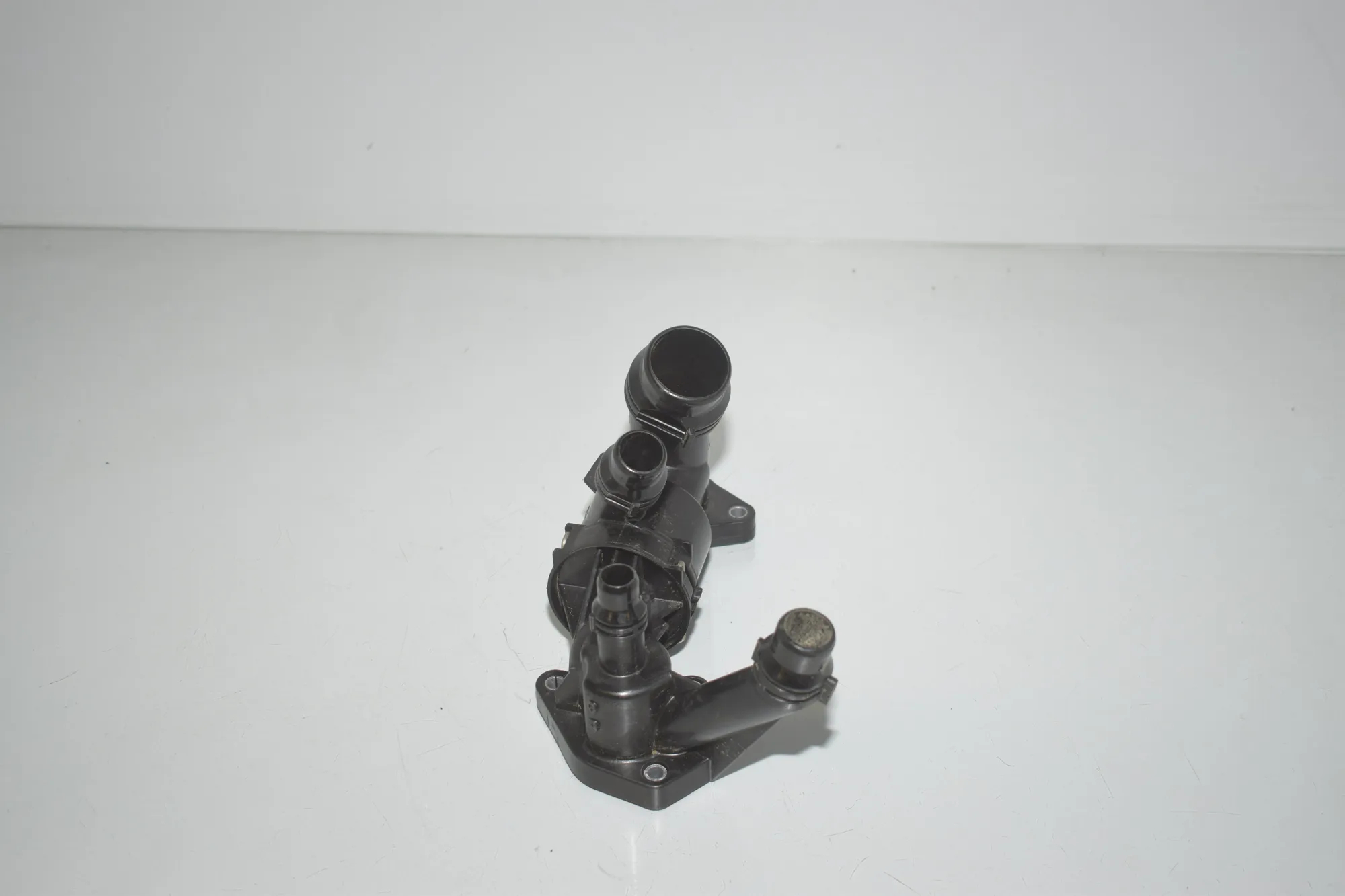 Thermostate Frame – OEM 8576289 · BMW X5 (G05) (2018 - -) xDrive M 50 d 2019 – 2