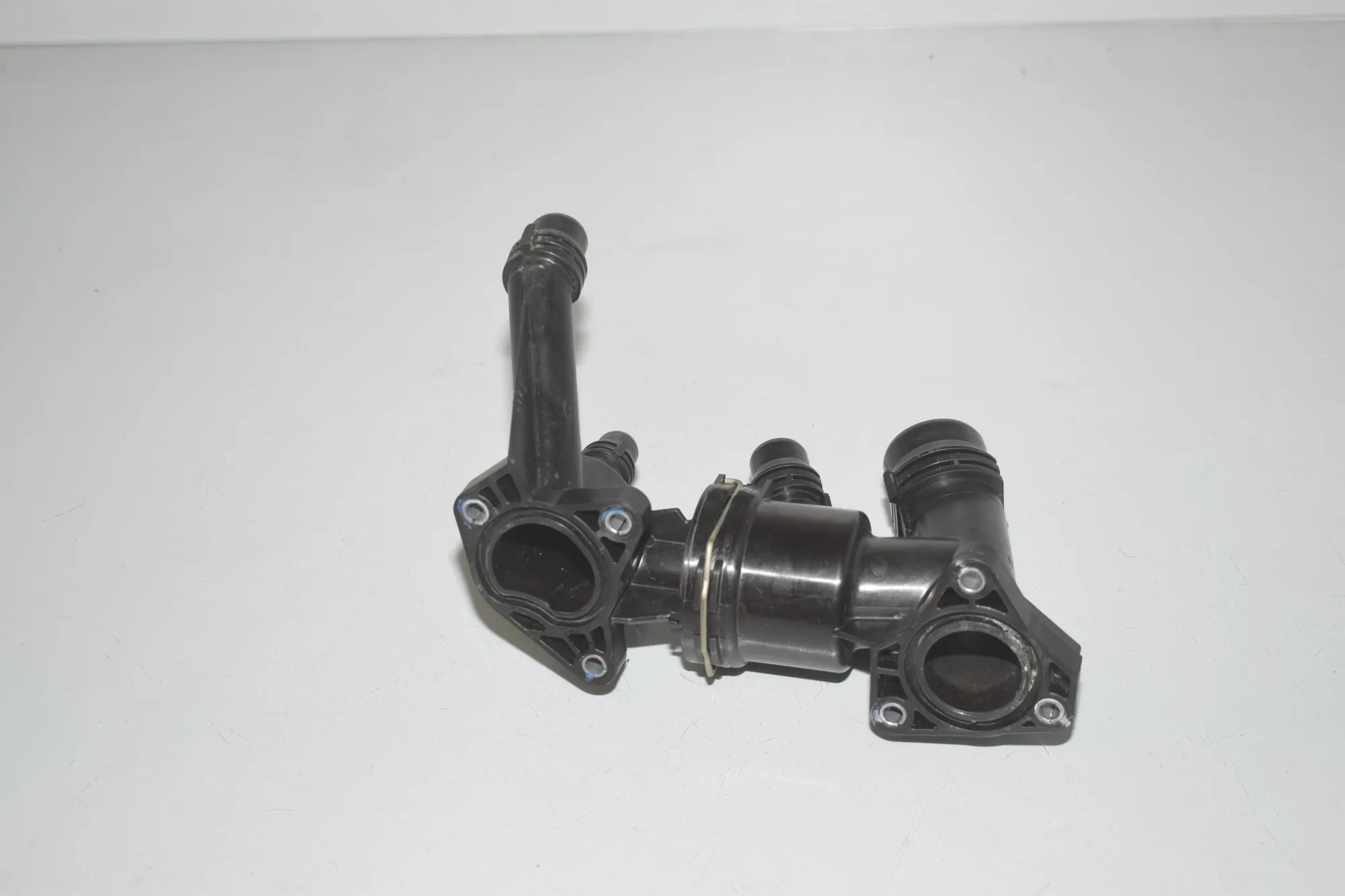 Thermostate Frame – OEM 8576289 · BMW X5 (G05) (2018 - -) xDrive M 50 d 2019 – 3