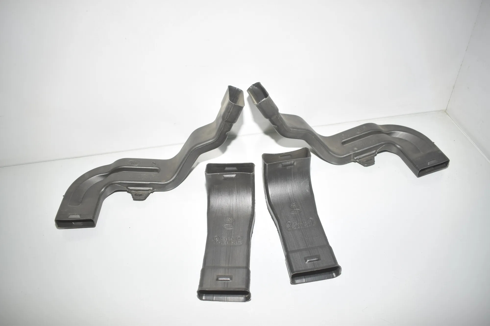 Air Intake Duct Part – OEM BJ32-113B12-AA · LAND ROVER RANGE ROVER EVOQUE (L538) 2.2 D 4x4 2013 – 2