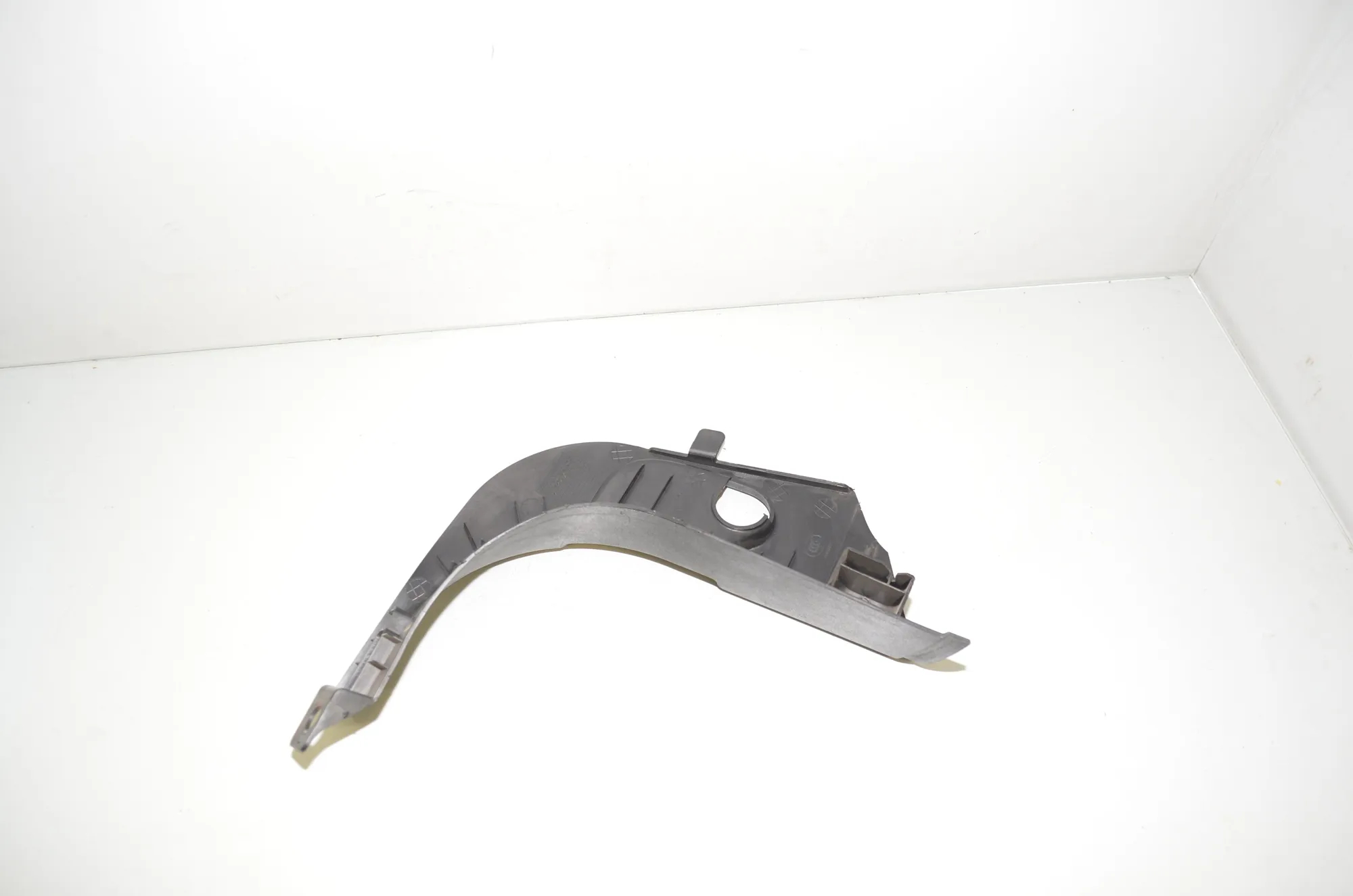 Front Left Interior Step Trim – OEM BJ32-02349-AF · LAND ROVER RANGE ROVER EVOQUE (L538) 2.2 D 4x4 2013 – 4