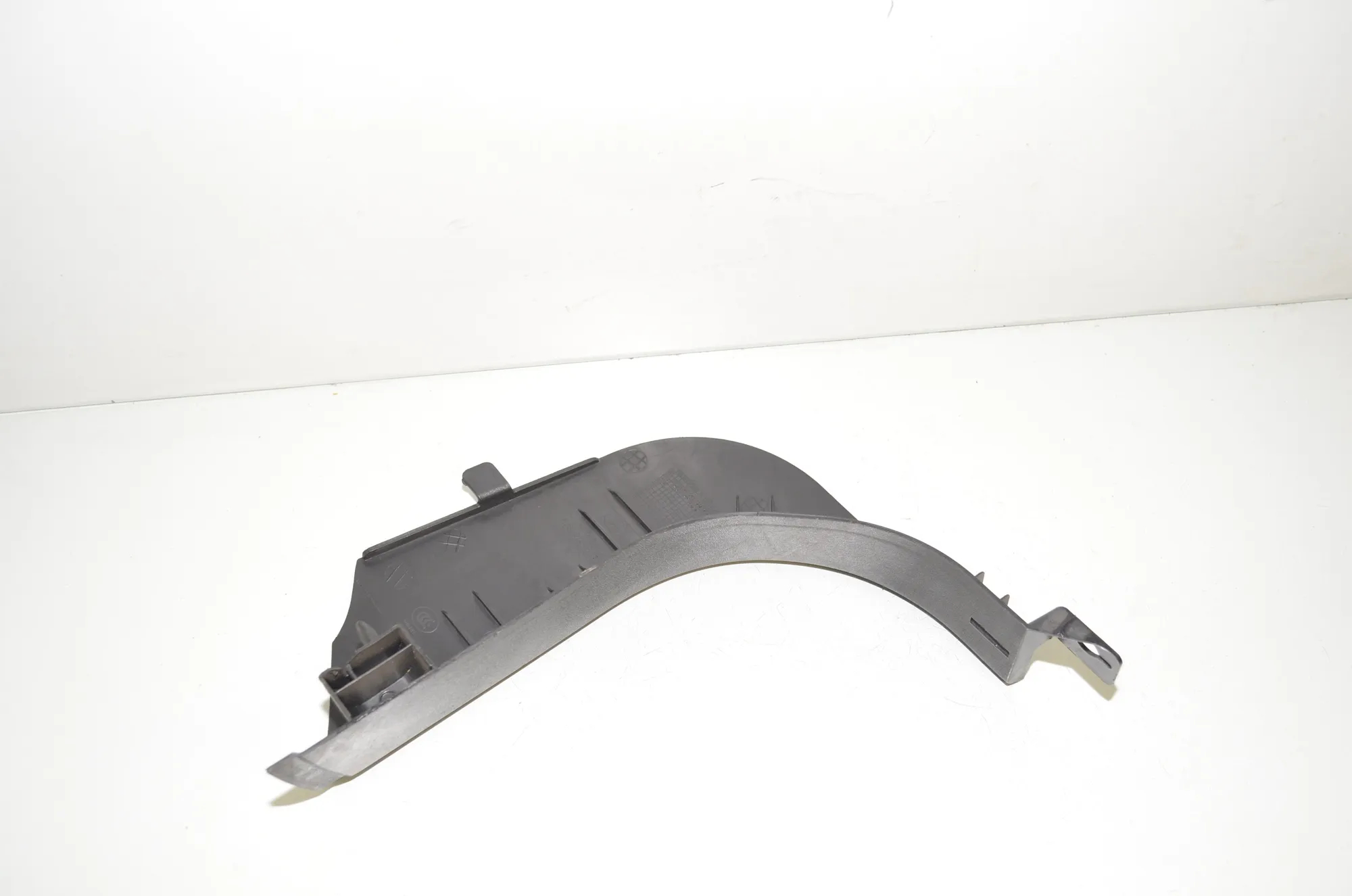Front Right Interior Step Trim – OEM BJ32-02348-AE · LAND ROVER RANGE ROVER EVOQUE (L538) 2.2 D 4x4 2013 – 4