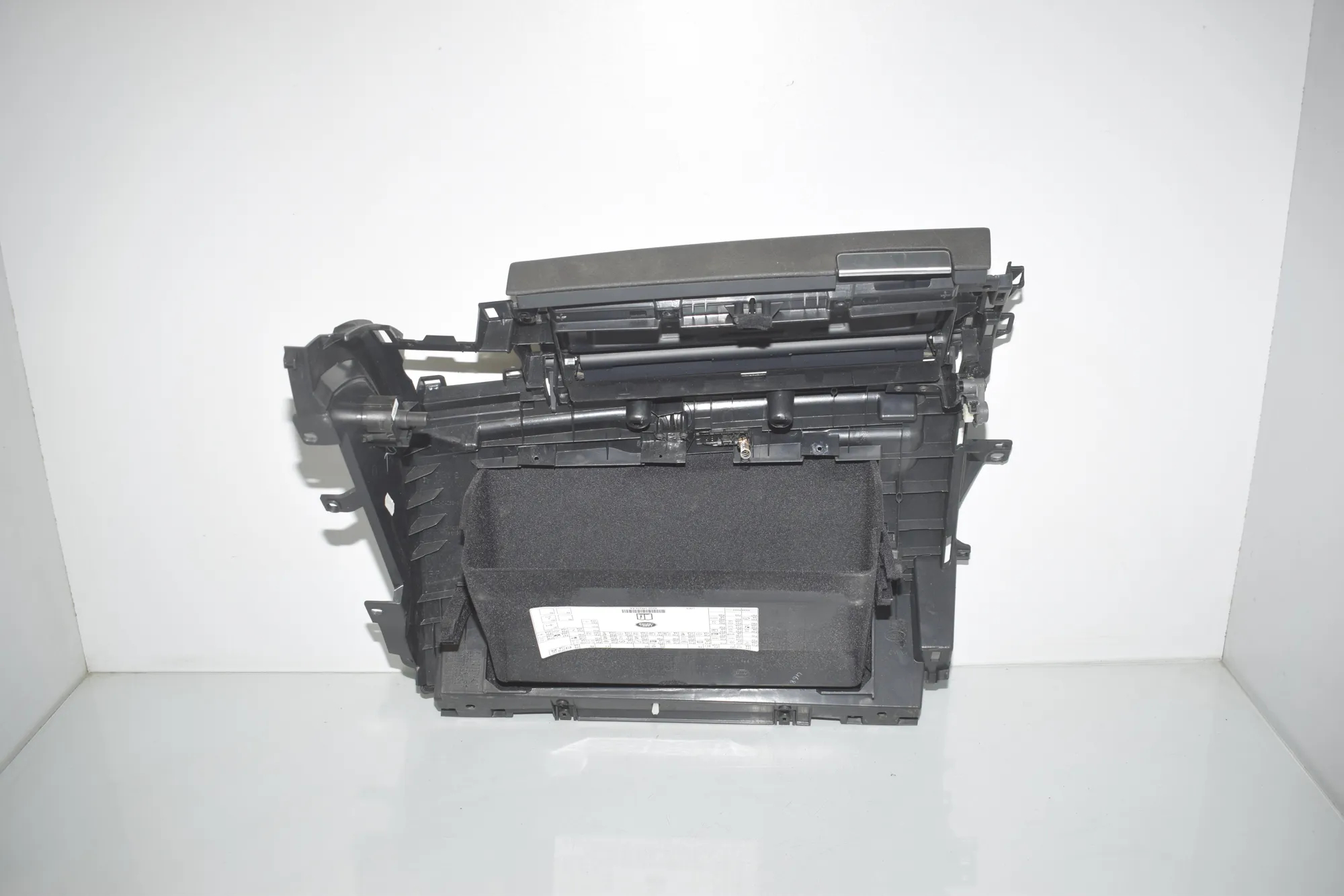 Glove Compartment – OEM FFB000282XXX · LAND ROVER DISCOVERY IV (L319) 3.0 TD 4x4 2016 – 3