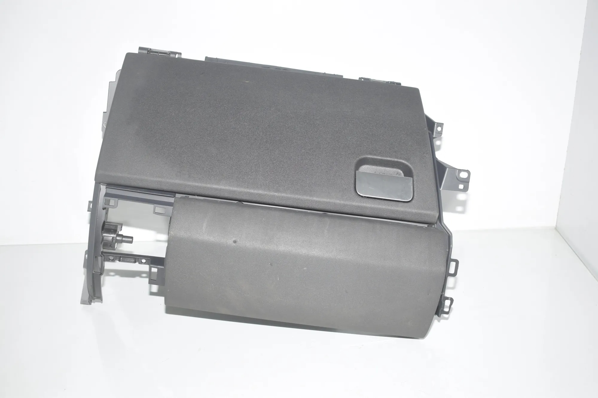 Glove Compartment – OEM FFB000282XXX · LAND ROVER DISCOVERY IV (L319) 3.0 TD 4x4 2016