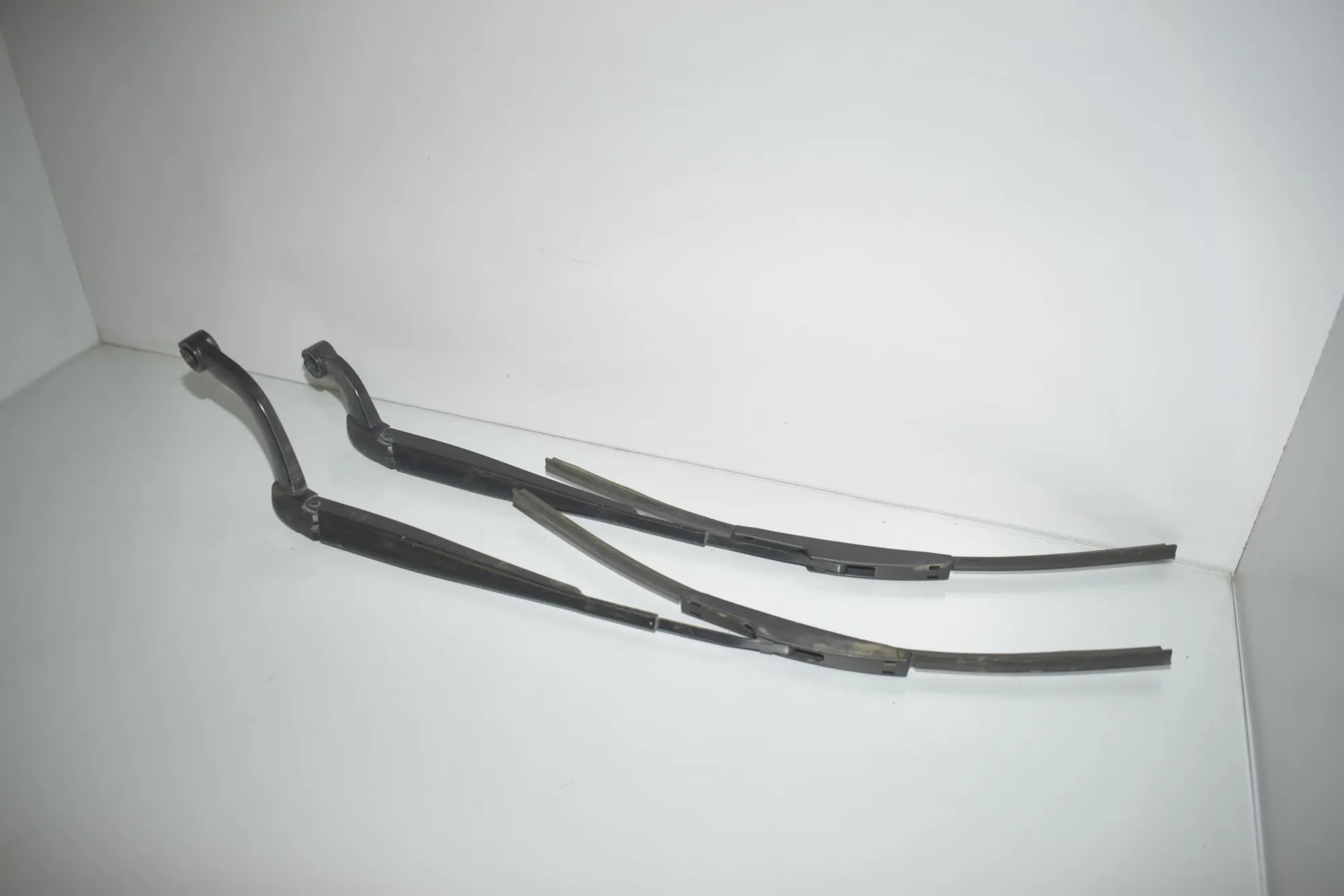 Front Wiper Arms – OEM 89813-728 · LAND ROVER DISCOVERY IV (L319) 3.0 TD 4x4 2016 – 2