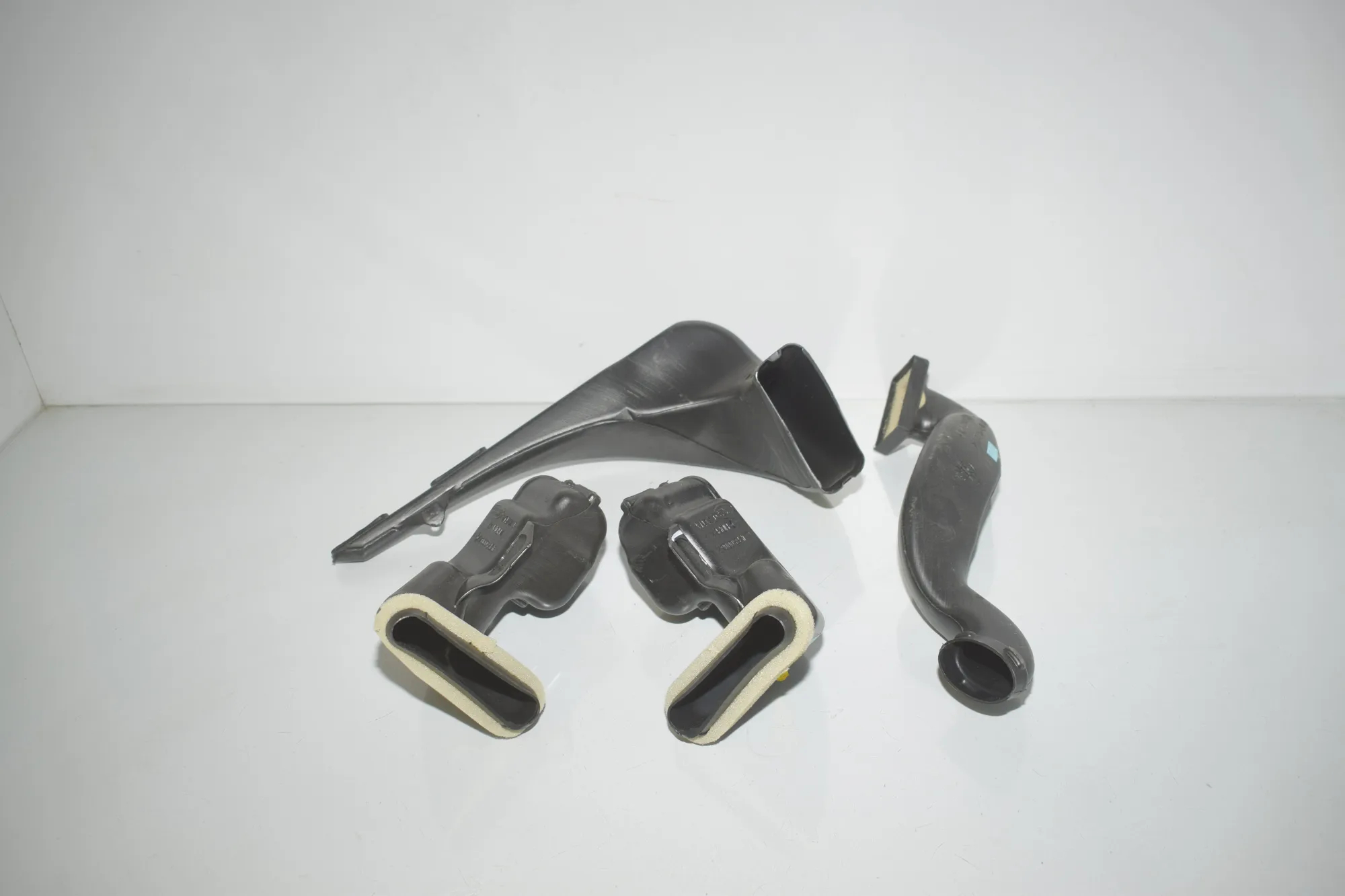 Air Intake Duct Part – OEM JKB500072 · LAND ROVER DISCOVERY IV (L319) 3.0 TD 4x4 2016 – 4