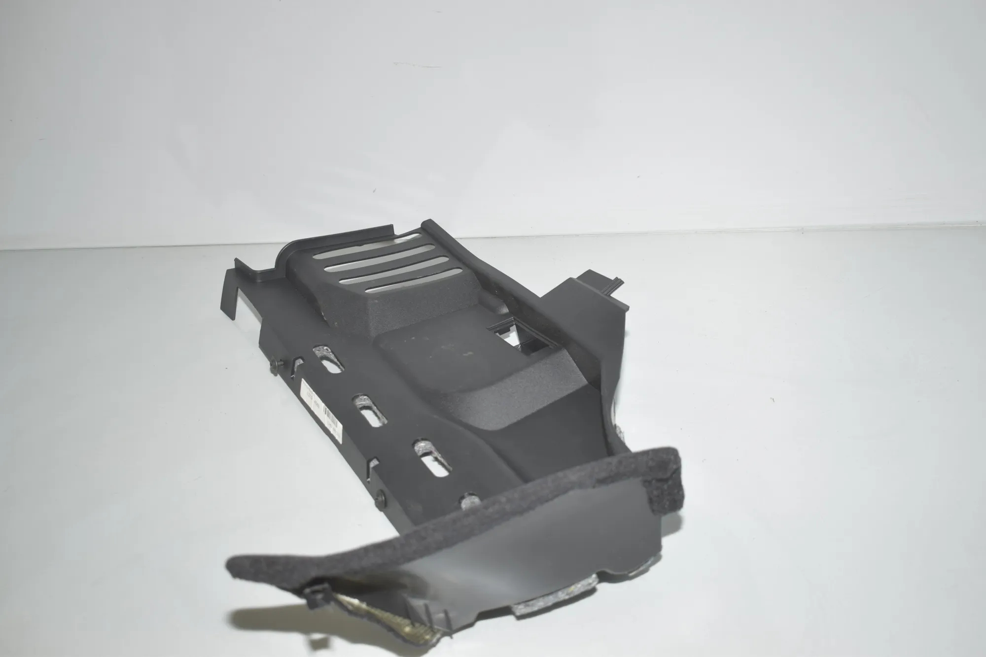 Dashboard Lower Trim – OEM FBS500102XXX · LAND ROVER DISCOVERY IV (L319) 3.0 TD 4x4 2016 – 4