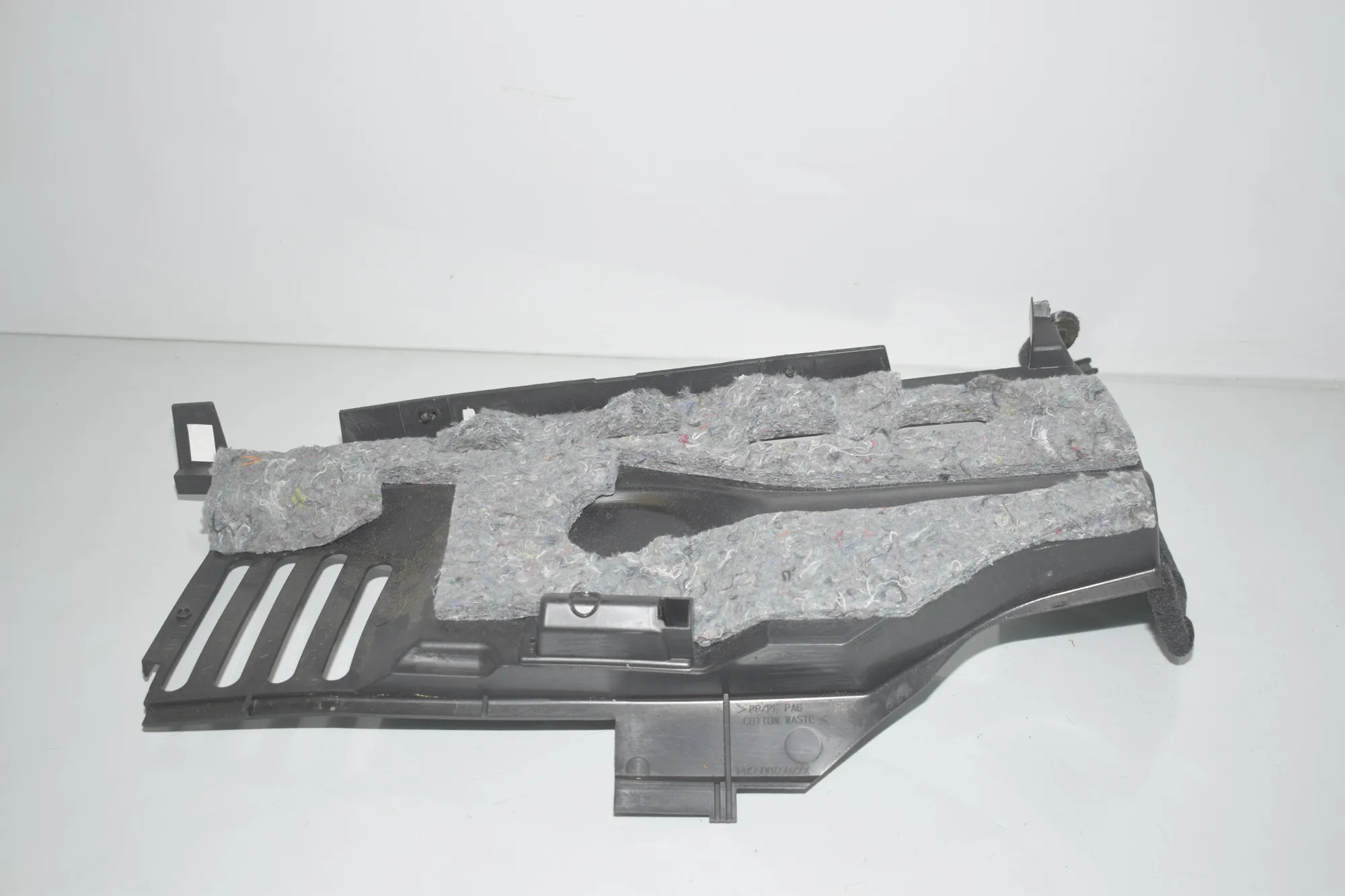 Dashboard Lower Trim – OEM FBS500102XXX · LAND ROVER DISCOVERY IV (L319) 3.0 TD 4x4 2016 – 3