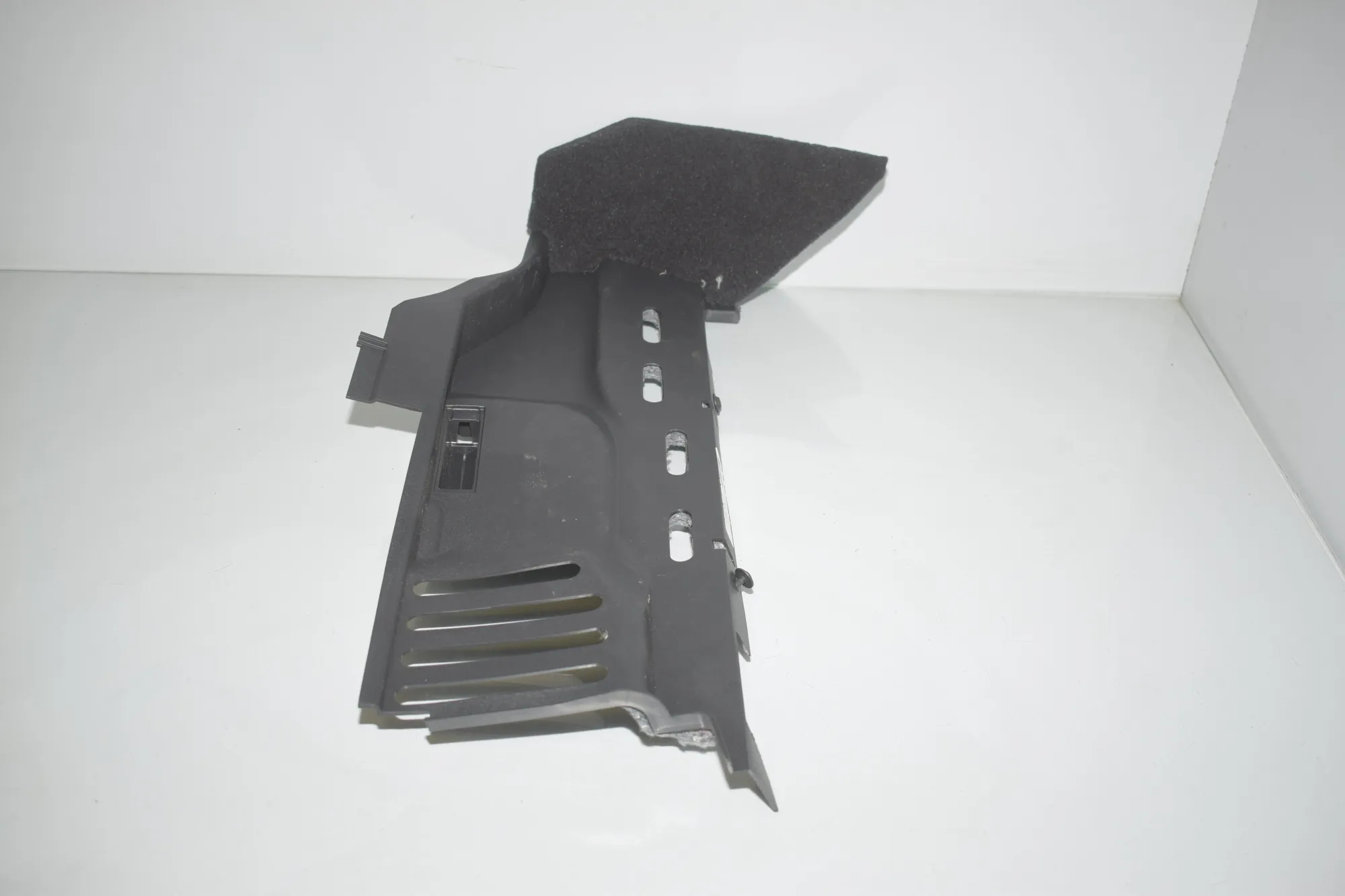 Dashboard Lower Trim – OEM FBS500102XXX · LAND ROVER DISCOVERY IV (L319) 3.0 TD 4x4 2016 – 2
