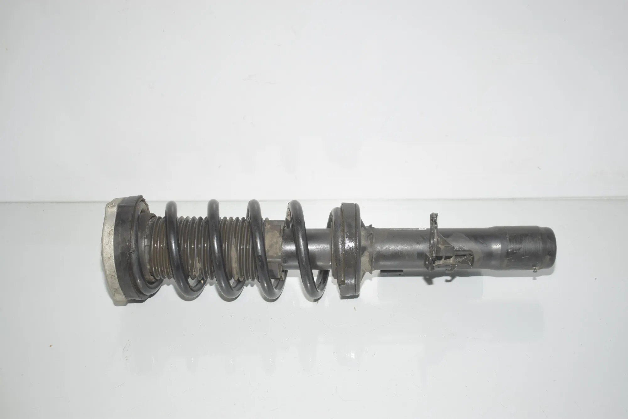 Front Right Shock Absorber – OEM 6878114 · BMW 8 Cabrio (G14, F91) BMW 8 Cabrio (G14, F91) 840 d xDrive 2019