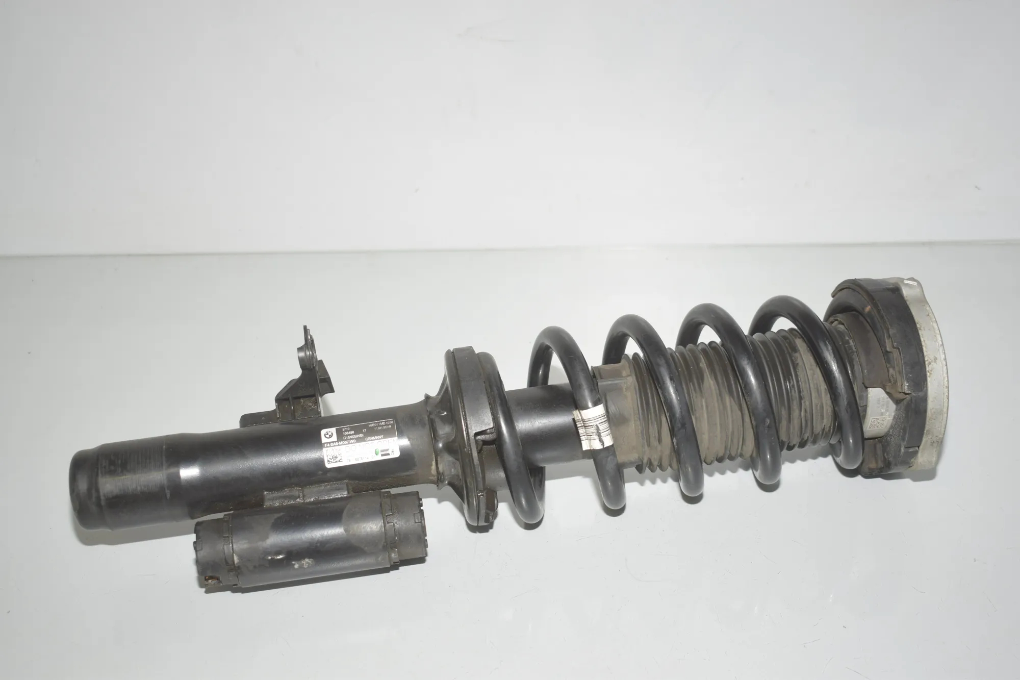 Front Right Shock Absorber – OEM 6878114 · BMW 8 Cabrio (G14, F91) BMW 8 Cabrio (G14, F91) 840 d xDrive 2019 – 5