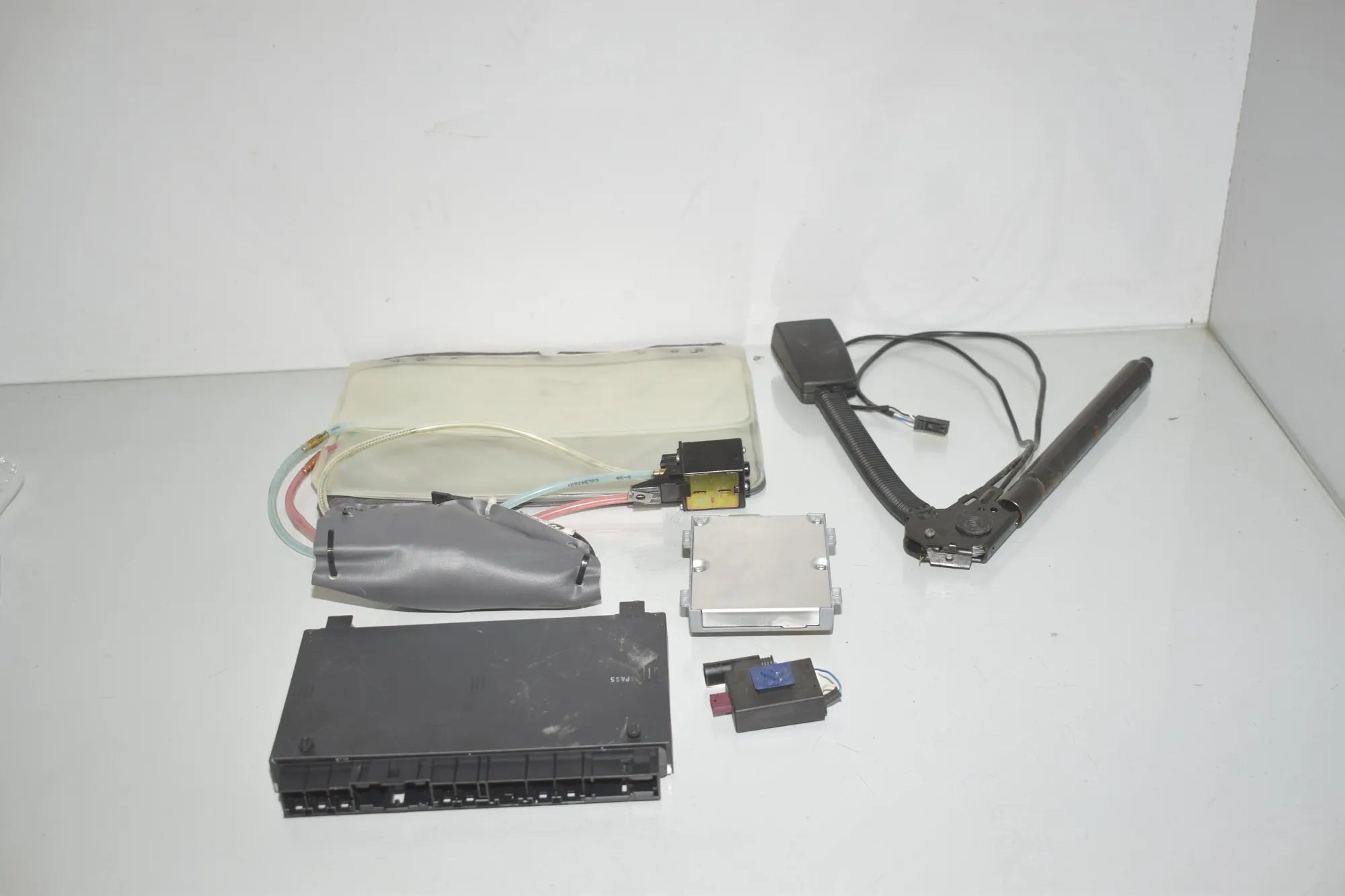 Other Seat Parts – OEM 6920447 · BMW 7 (E65, E66, E67) 735 i, Li 2001 – 3