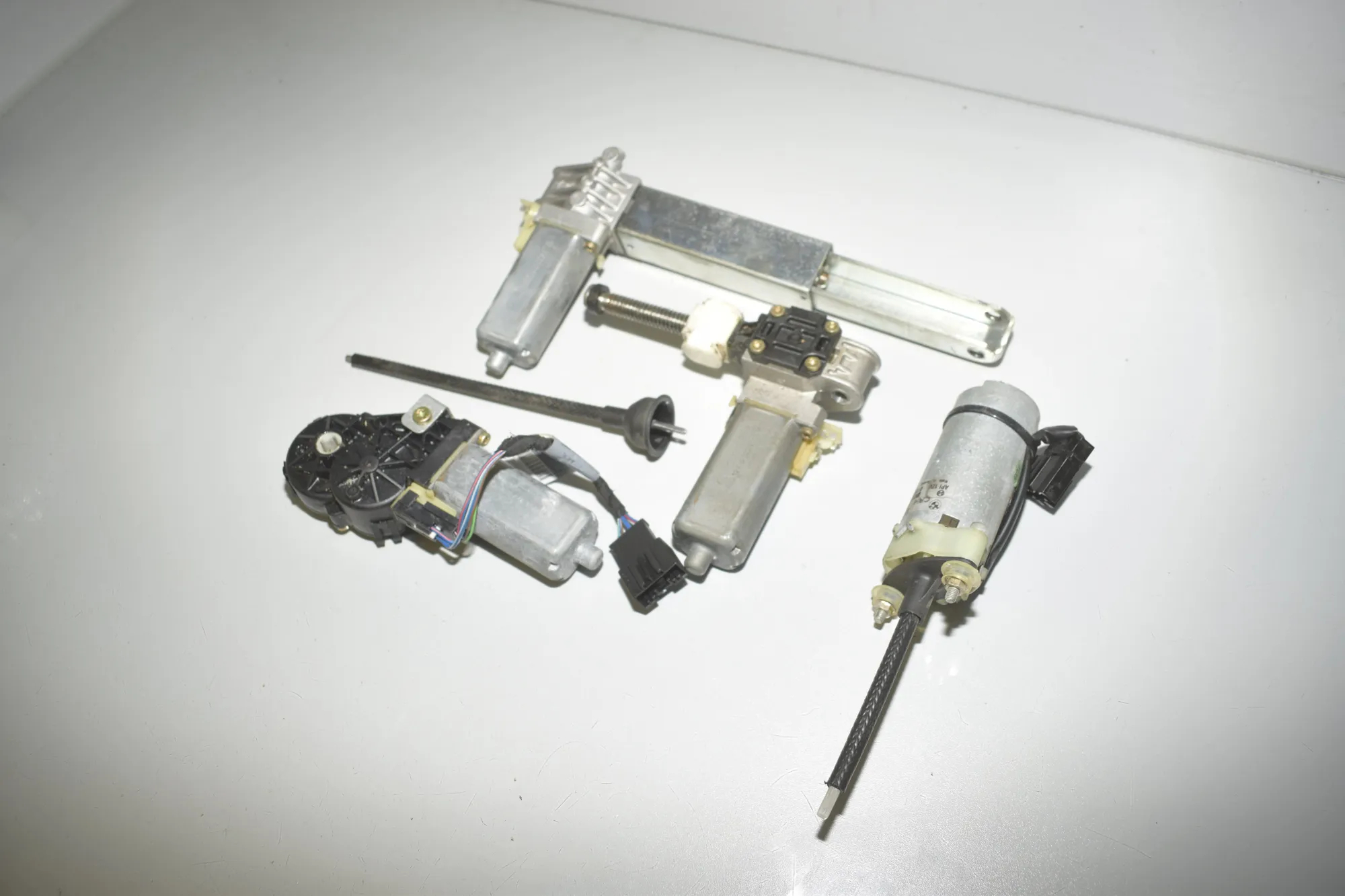 Other Seat Parts – OEM 013002590 · BMW 7 (E65, E66, E67) 735 i, Li 2001 – 3