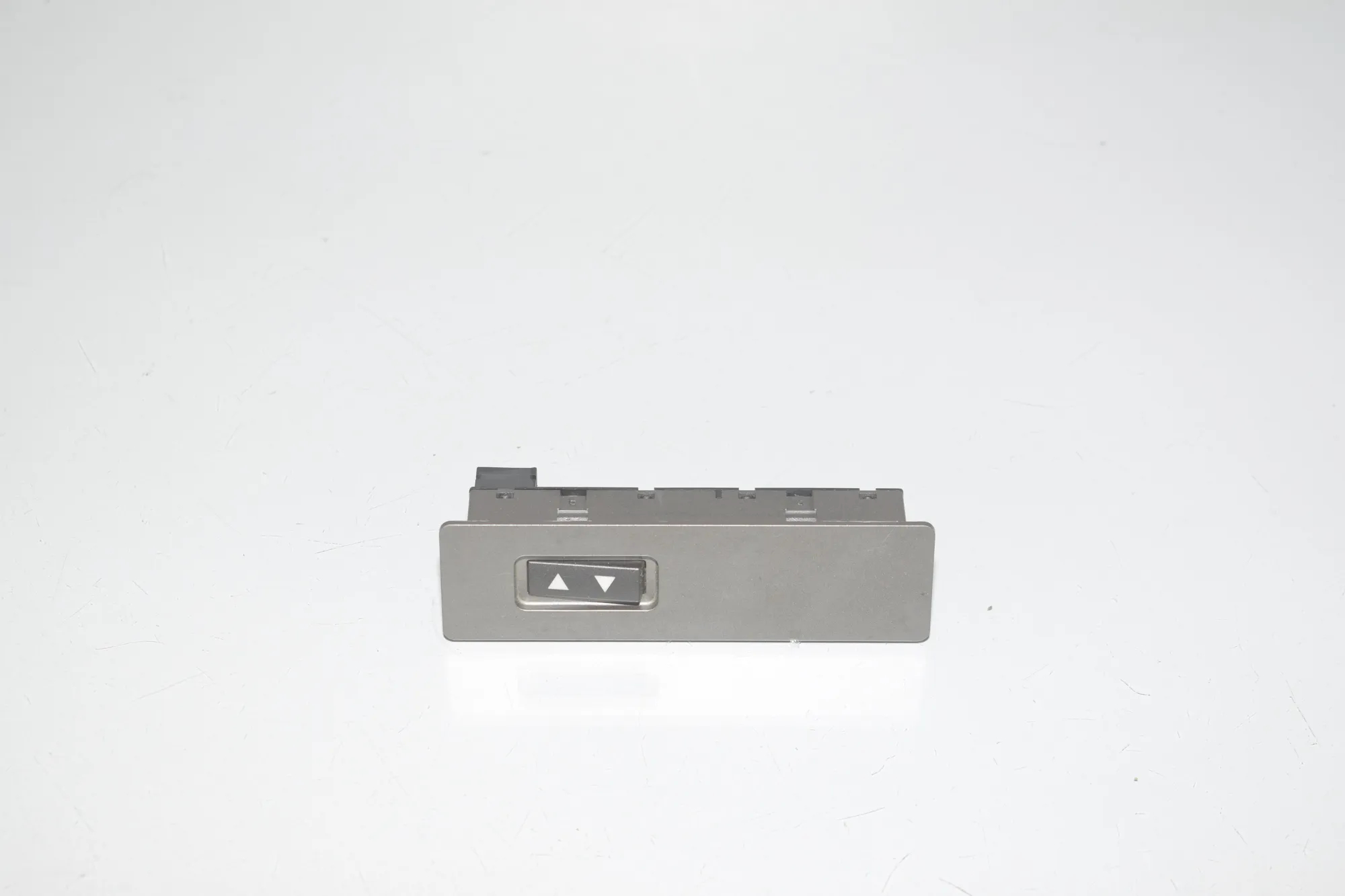Button Switch Panel – OEM 6918418 · BMW 7 (E65, E66, E67) 735 i, Li 2001