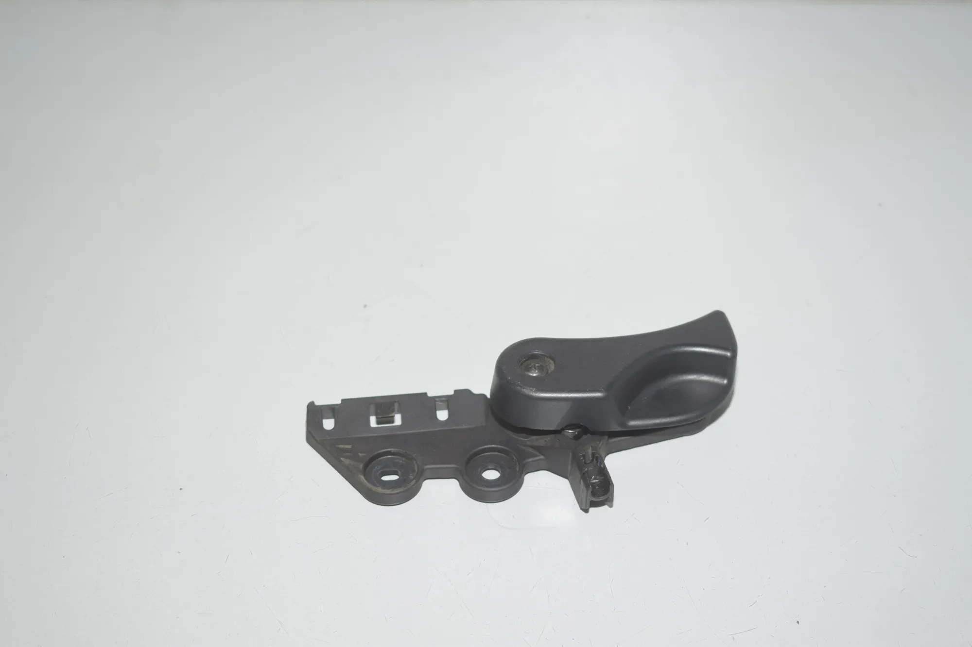 Bonnet Release Handle – OEM 7221914 · BMW 7 (F01, F02) BMW 7 (F01, F02) 730 d 2012 – 3