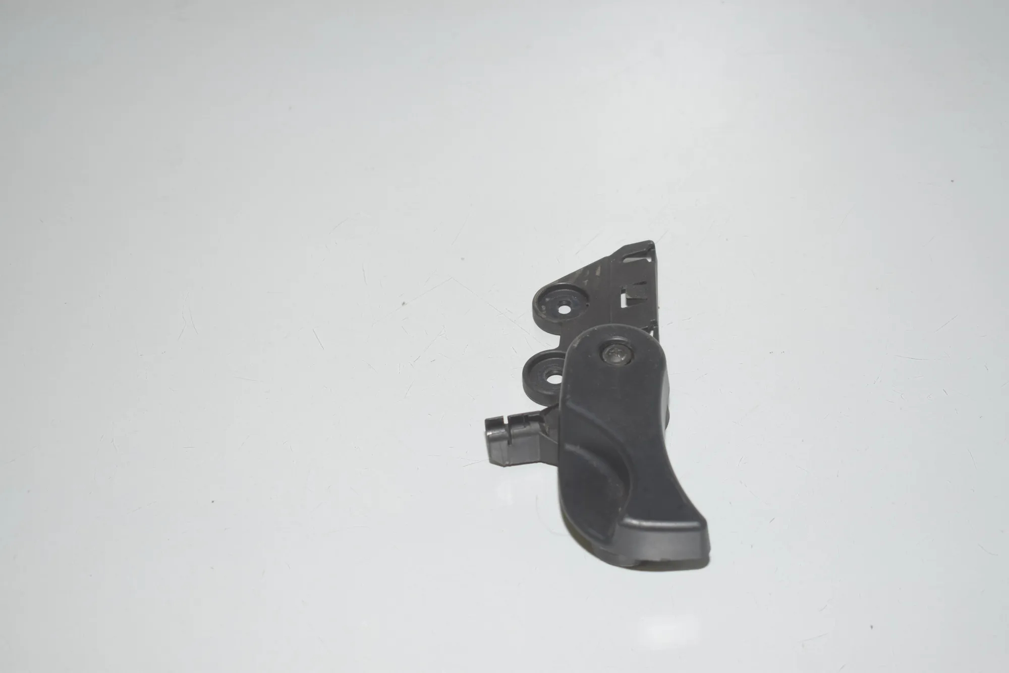 Bonnet Release Handle – OEM 7221914 · BMW 7 (F01, F02) BMW 7 (F01, F02) 730 d 2012 – 2