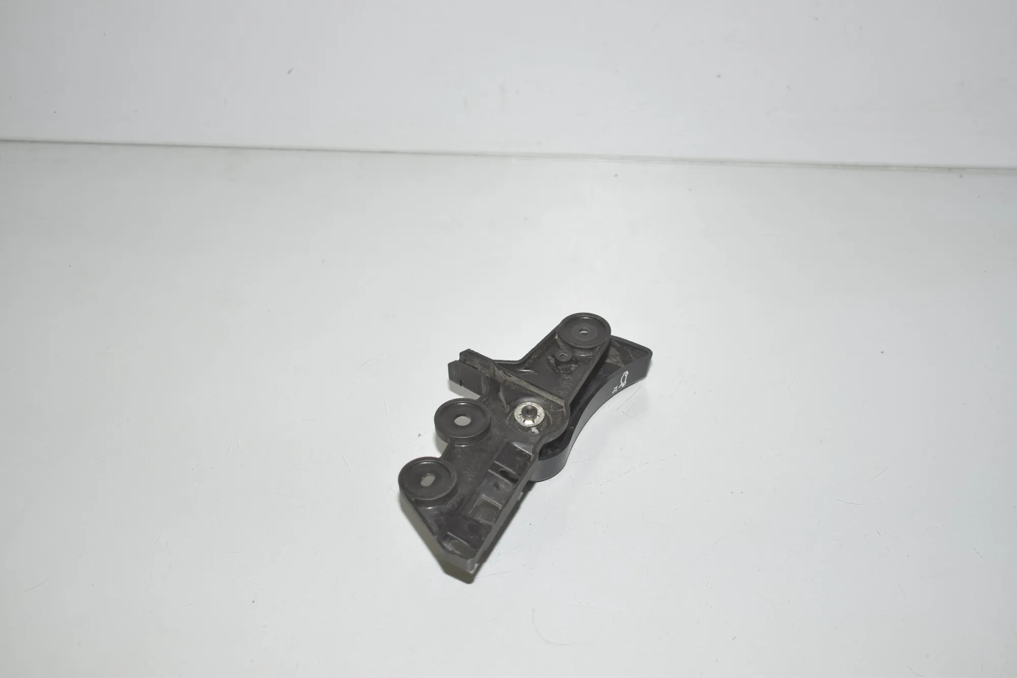 Bonnet Release Handle – OEM 7221914 · BMW 7 (F01, F02) BMW 7 (F01, F02) 730 d 2012 – 4