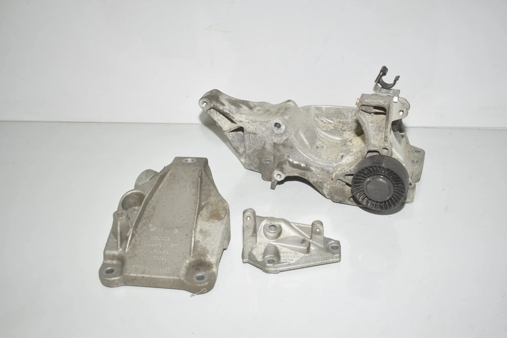 Left Side Engine Bracket – OEM 7805421 · BMW 5 Touring (F11) 525 d 2010