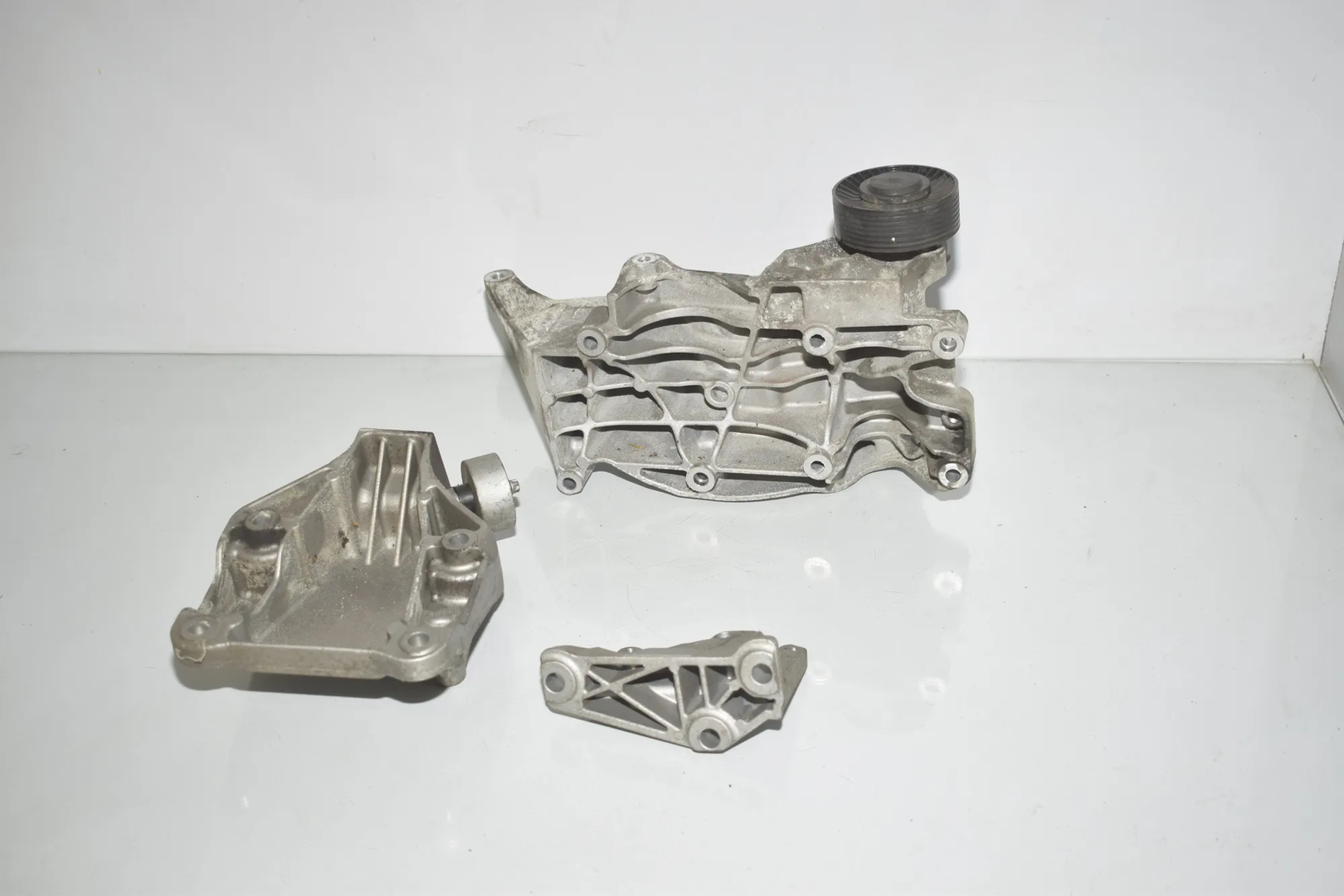 Left Side Engine Bracket – OEM 7805421 · BMW 5 Touring (F11) 525 d 2010 – 3