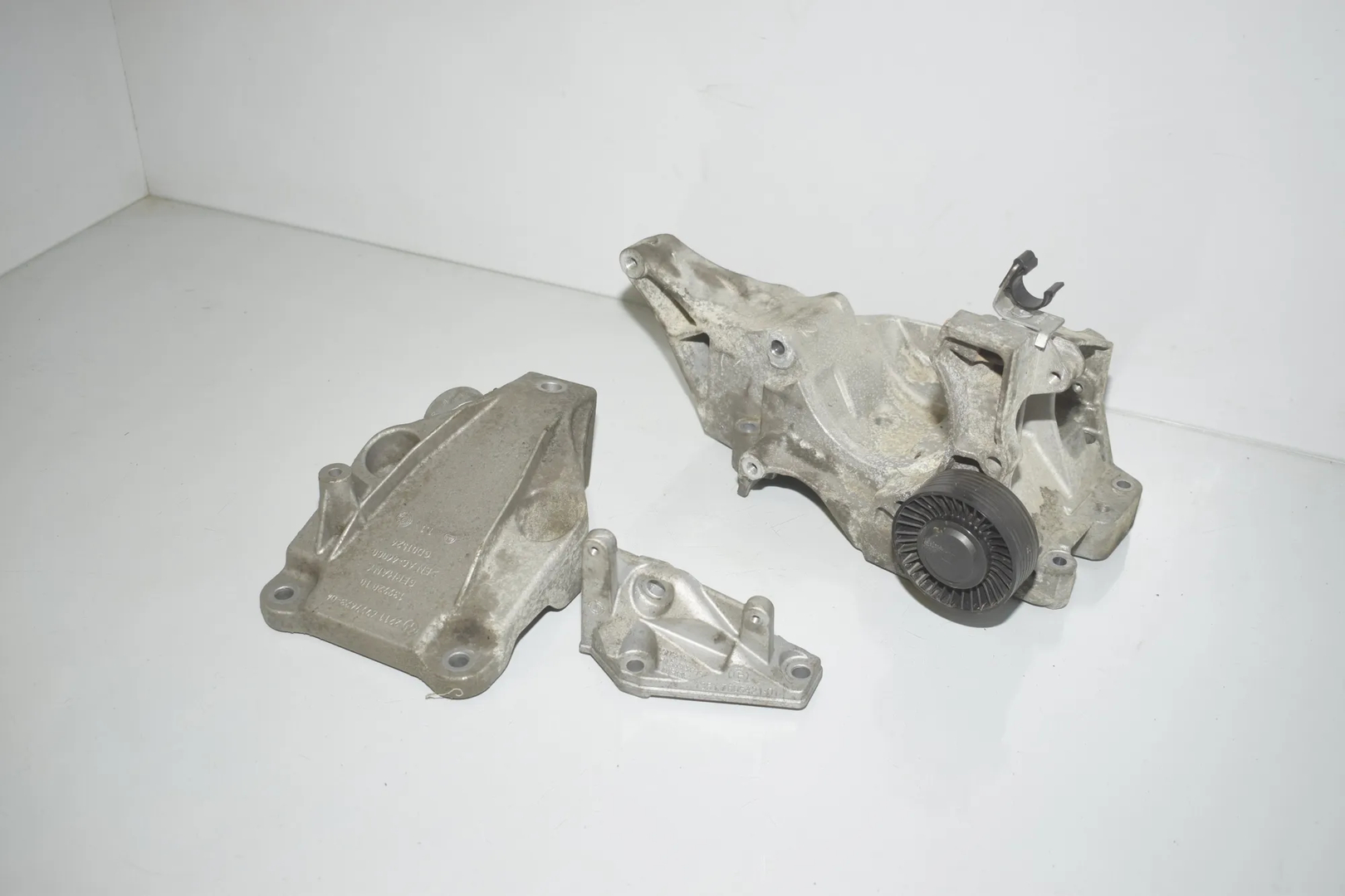 Left Side Engine Bracket – OEM 7805421 · BMW 5 Touring (F11) 525 d 2010 – 2
