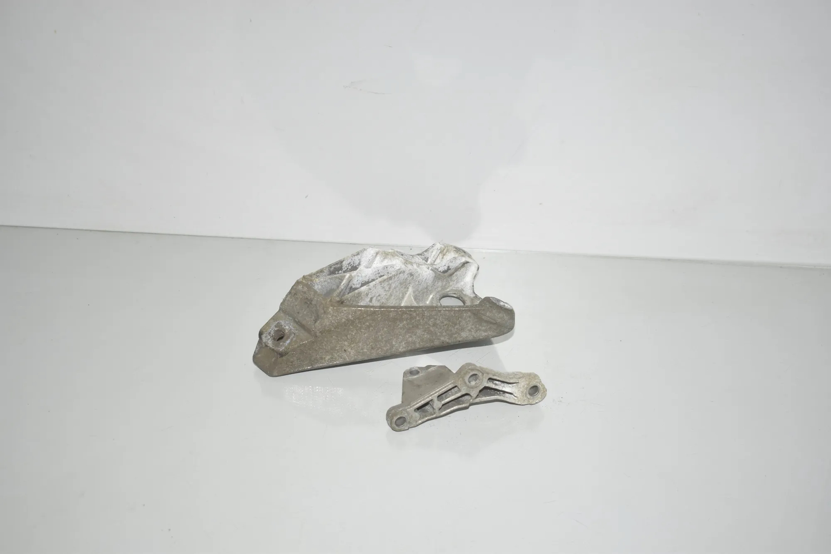 Right Side Engine Bracket – OEM 7810698 · BMW X4 (F26) xDrive 30 d 2017 – 3