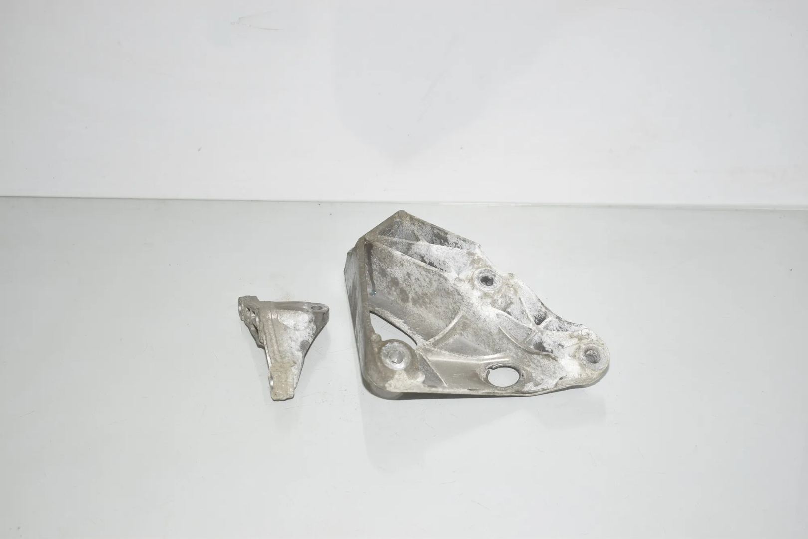 Right Side Engine Bracket – OEM 7810698 · BMW X4 (F26) xDrive 30 d 2017 – 4